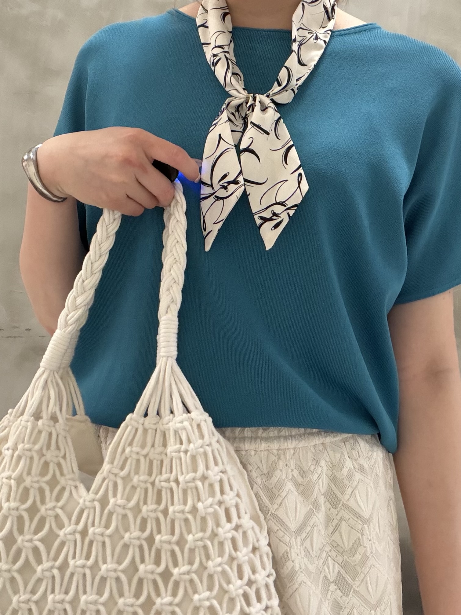maiさんの「grove｜【シリーズ累計36万枚！名品ニット】やわらかドライタッチ ドルマンニット」を使ったコーディネート