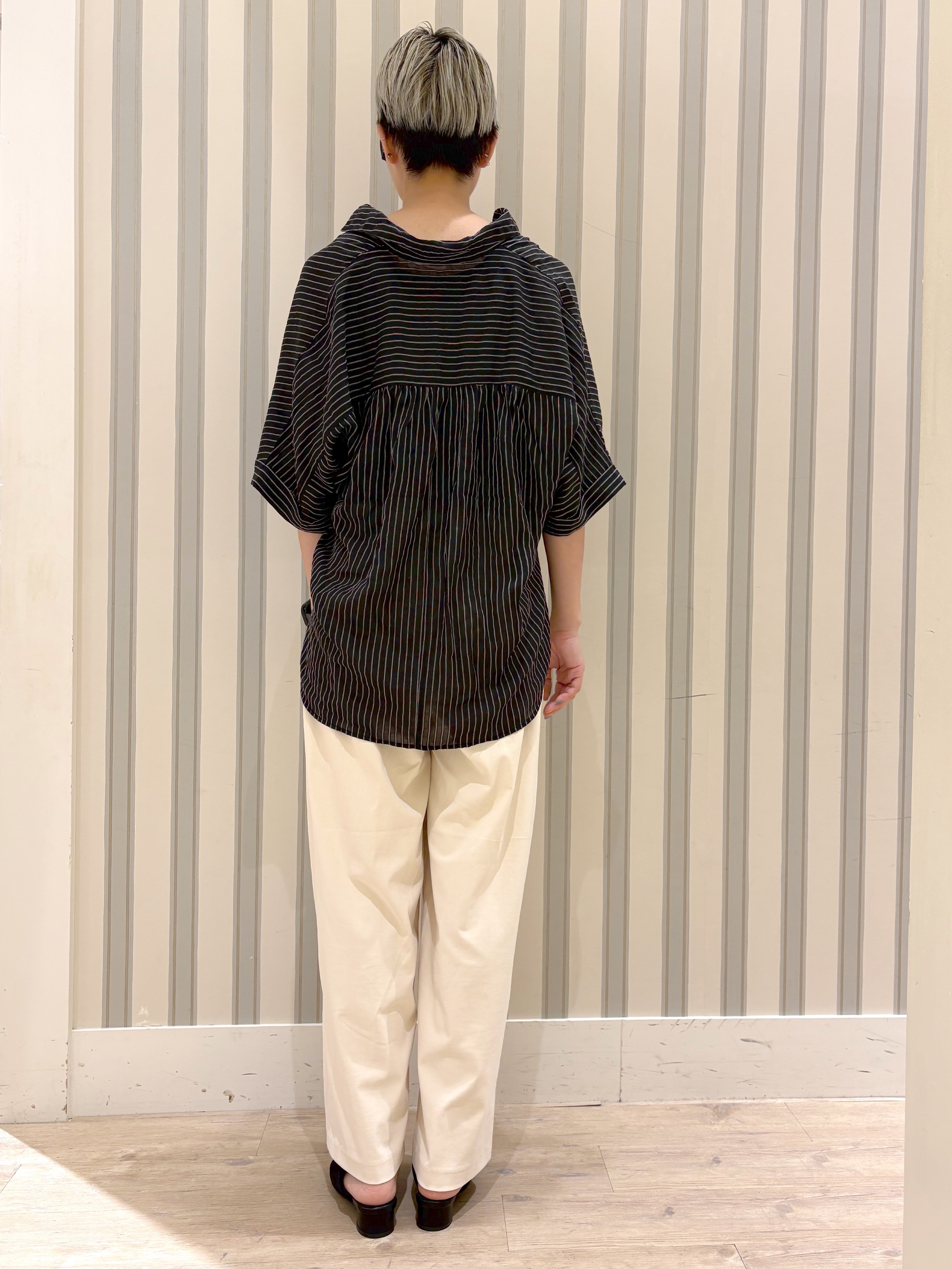  Ayumiさんの「grove｜【洗濯機◎・体型カバー】ON/OFF使える、シアースキッパーシャツ」を使ったコーディネート
