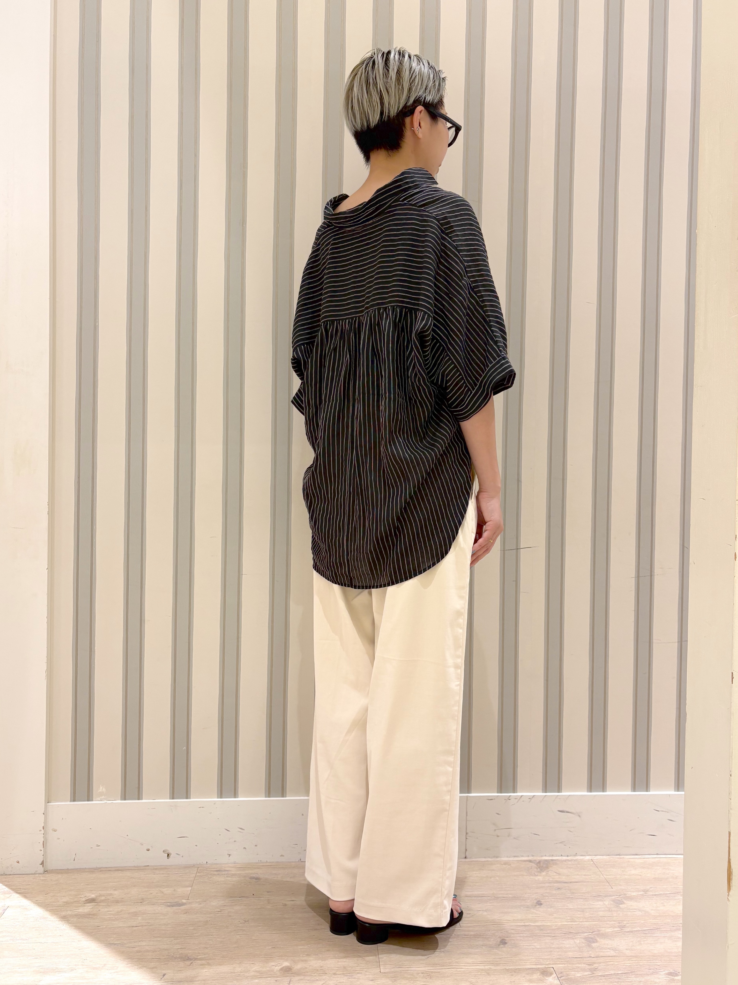  Ayumiさんの「grove｜【洗濯機◎・体型カバー】ON/OFF使える、シアースキッパーシャツ」を使ったコーディネート