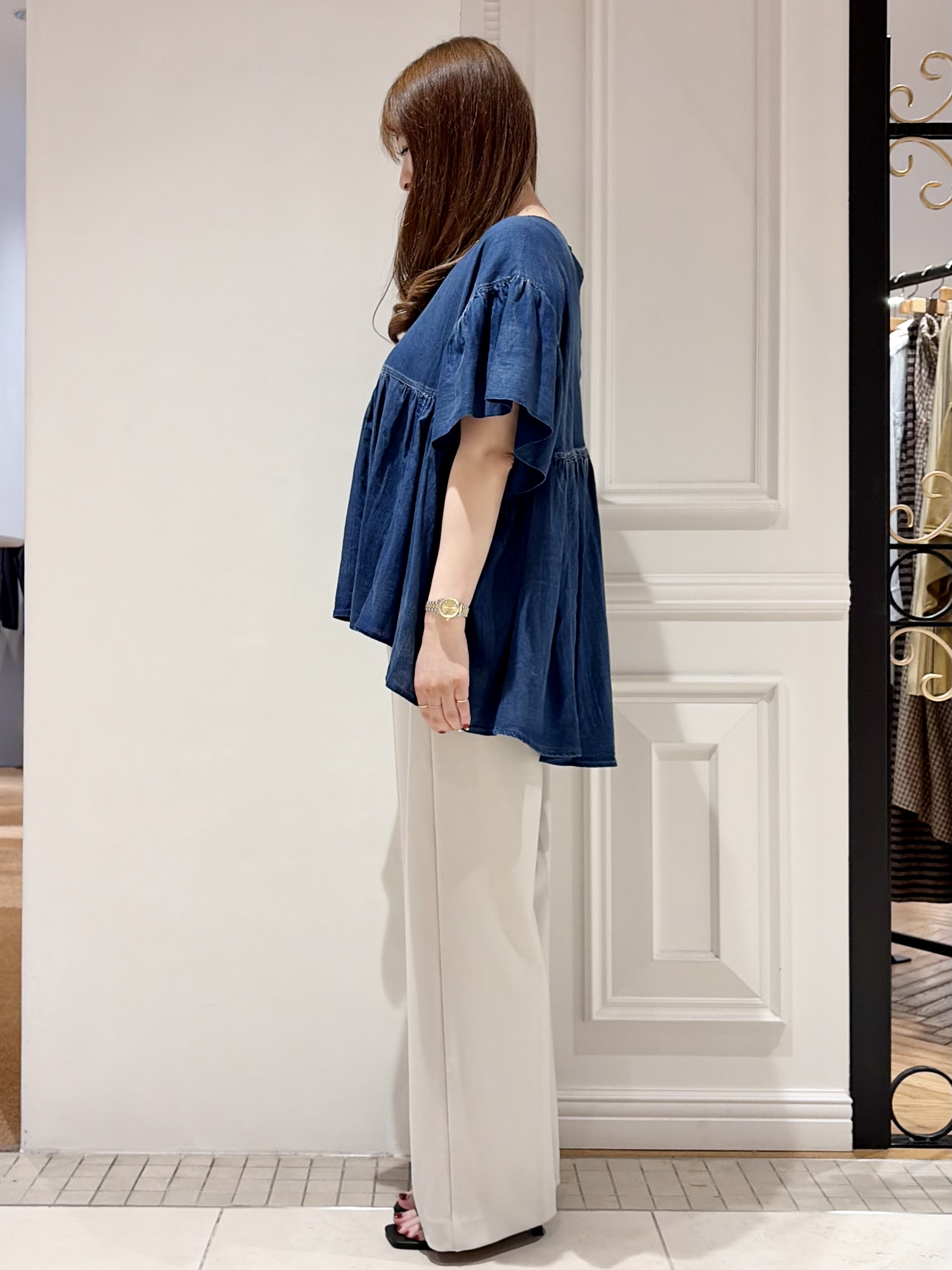 minowaさんの「DRESSTERIOR｜【涼しく着映え】シアーデニムAラインブラウス」を使ったコーディネート