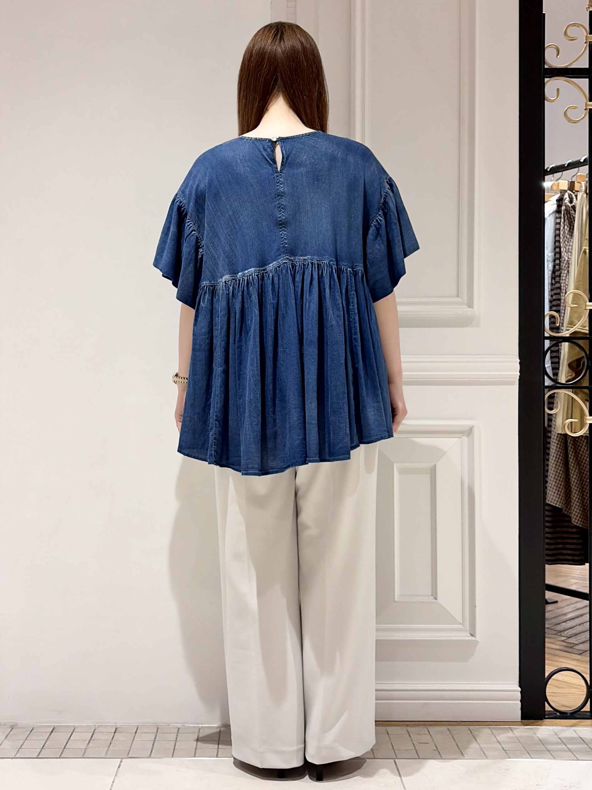 minowaさんの「DRESSTERIOR｜【涼しく着映え】シアーデニムAラインブラウス」を使ったコーディネート