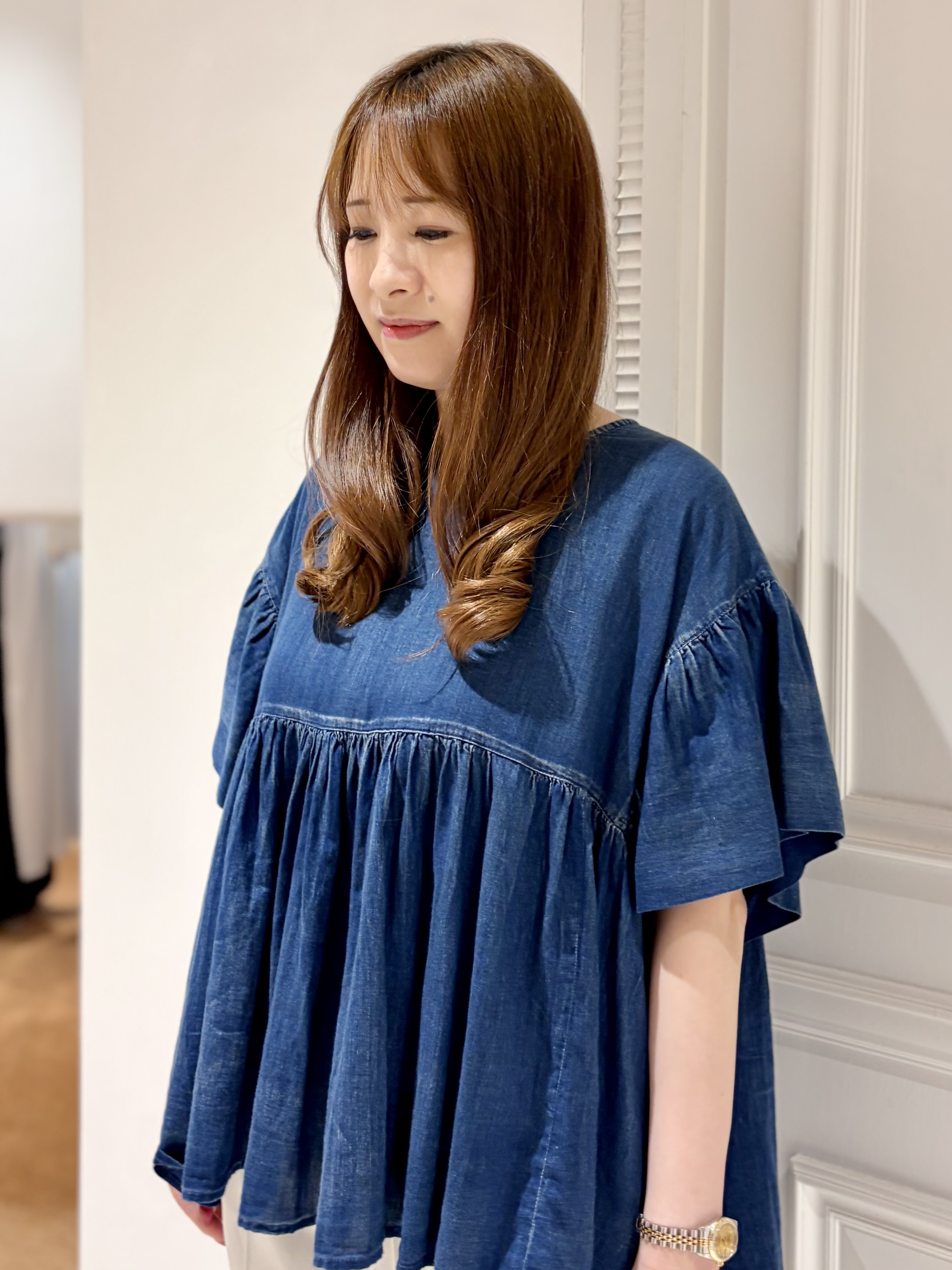 minowaさんの「DRESSTERIOR｜【涼しく着映え】シアーデニムAラインブラウス」を使ったコーディネート