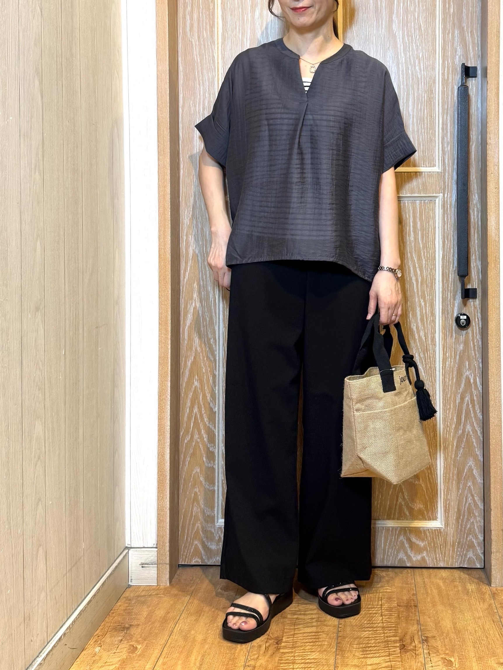 KAORIさんの「SHOO･LA･RUE｜【高レビュー/体型カバー】インせず着られる スキッパー裾リボンブラウス」を使ったコーディネート