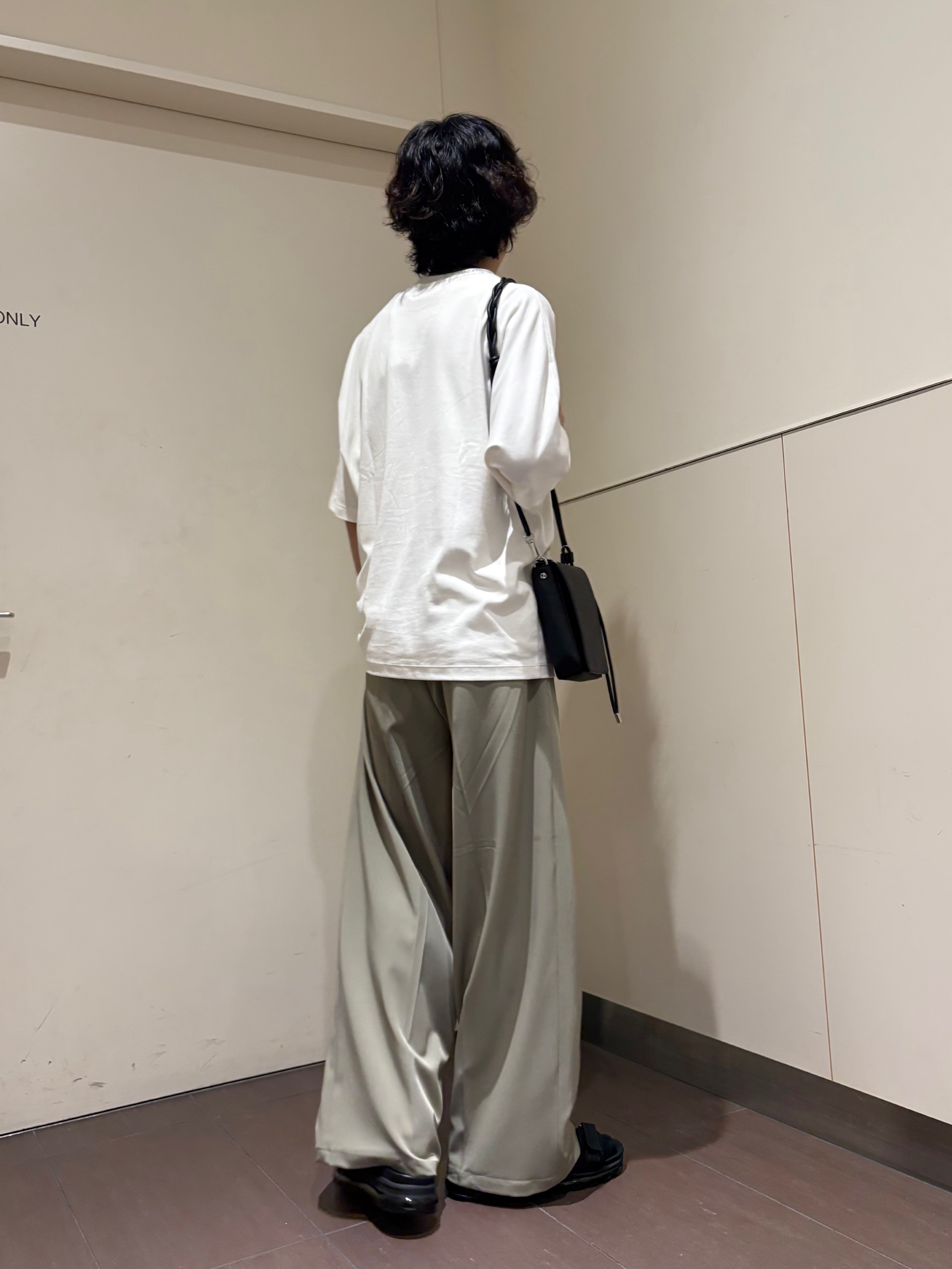ナノシーさんの「tk.TAKEO KIKUCHI｜【汗シミ防止／UVカット】sweat stain proof series ドルマンTシャツ」を使ったコーディネート
