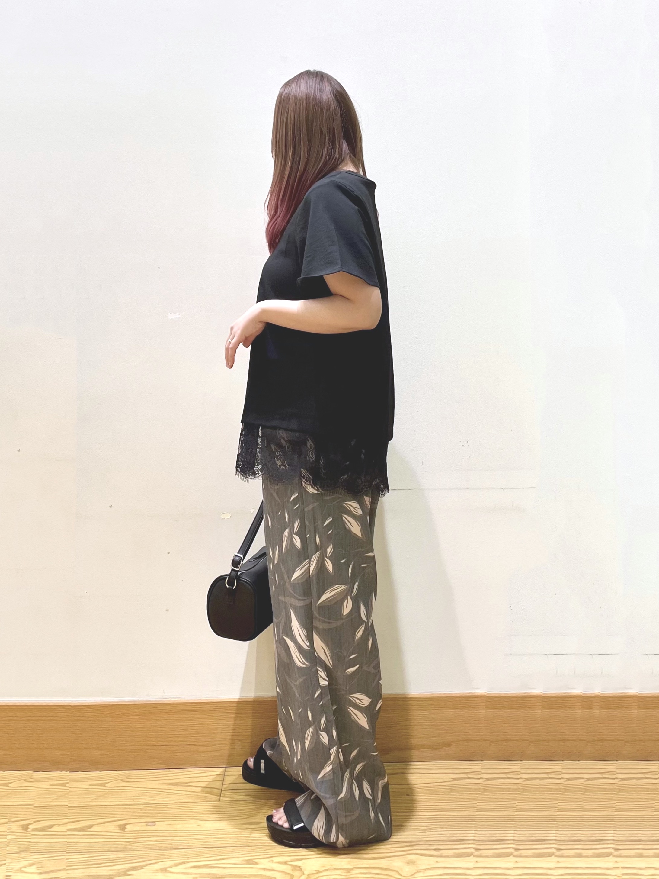 ゆっきーさんの「SHOO･LA･RUE｜【S-LL/洗濯機可】軽凛(かろりん) 楽に着られて上品 裾レーススキッパーブラウス」を使ったコーディネート