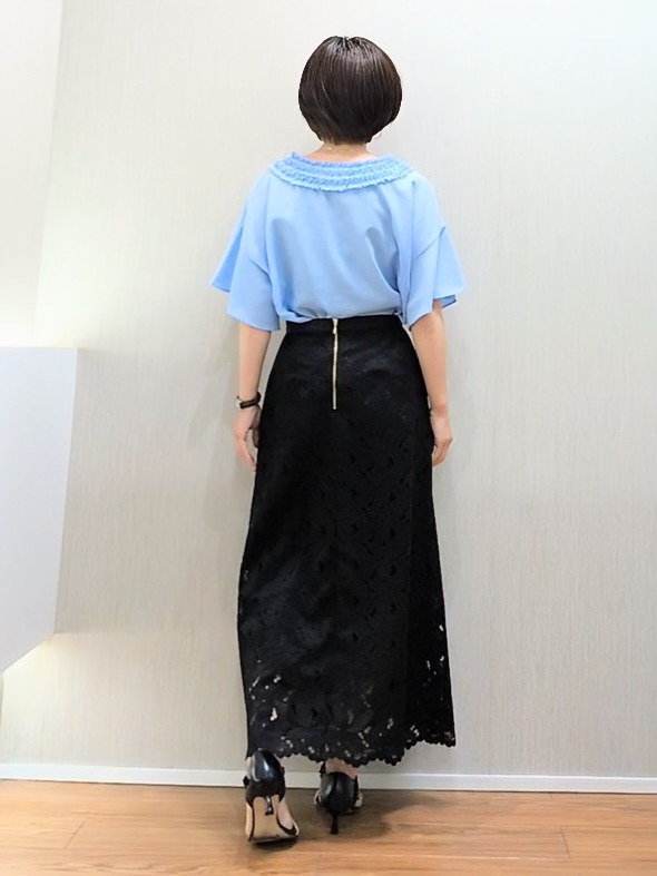 ミズタさんの「UNTITLED｜【接触冷感/通気性/洗える】Vネックフリルブラウス」を使ったコーディネート