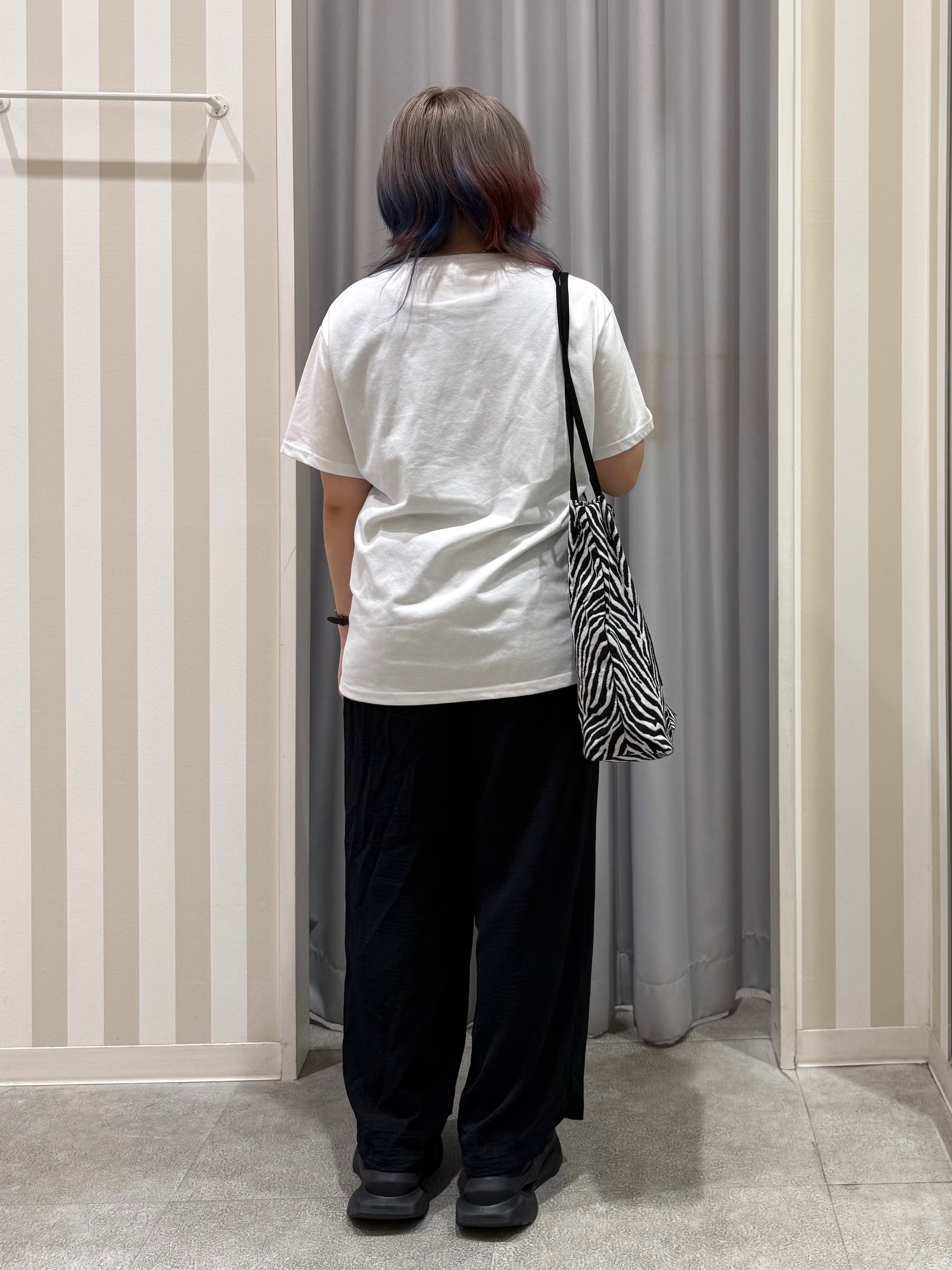 sakinoさんの「SHOO･LA･RUE｜【S-LL/洗濯機可】選べる4柄　デイリー使いにぴったりな 大人の頼れるTシャツ」を使ったコーディネート