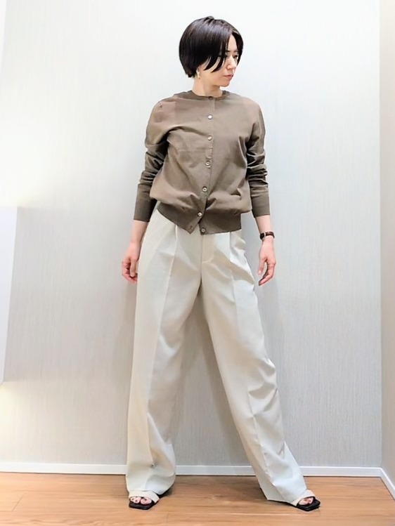 ミズタさんの「UNTITLED｜◆【9色展開/アンサンブル可】コットンクルーネックカーディガン」を使ったコーディネート