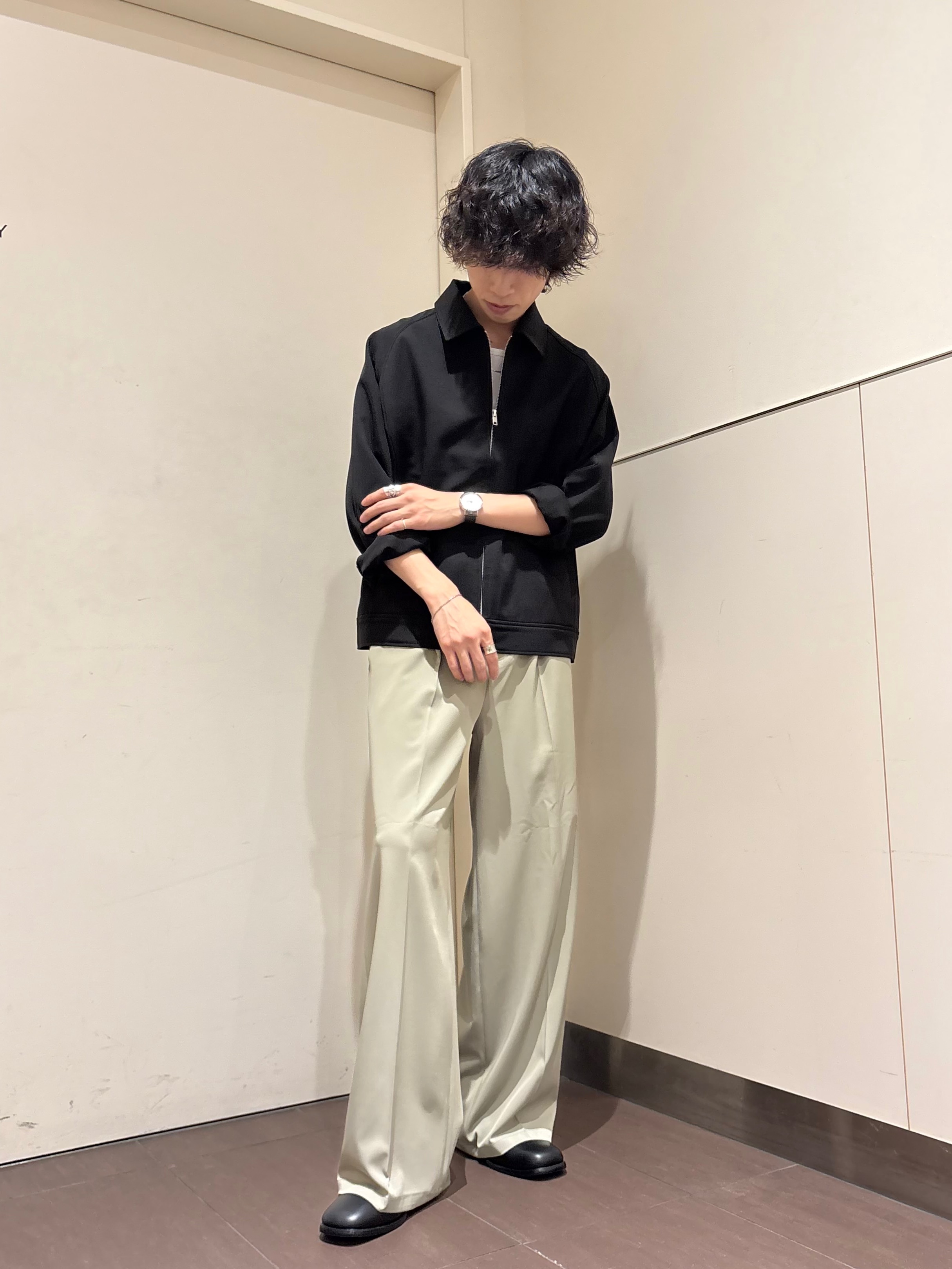 ナノシーさんの「tk.TAKEO KIKUCHI｜【防シワ／ストレッチ/セット対応可】smart shift series ジップブルゾン」を使ったコーディネート