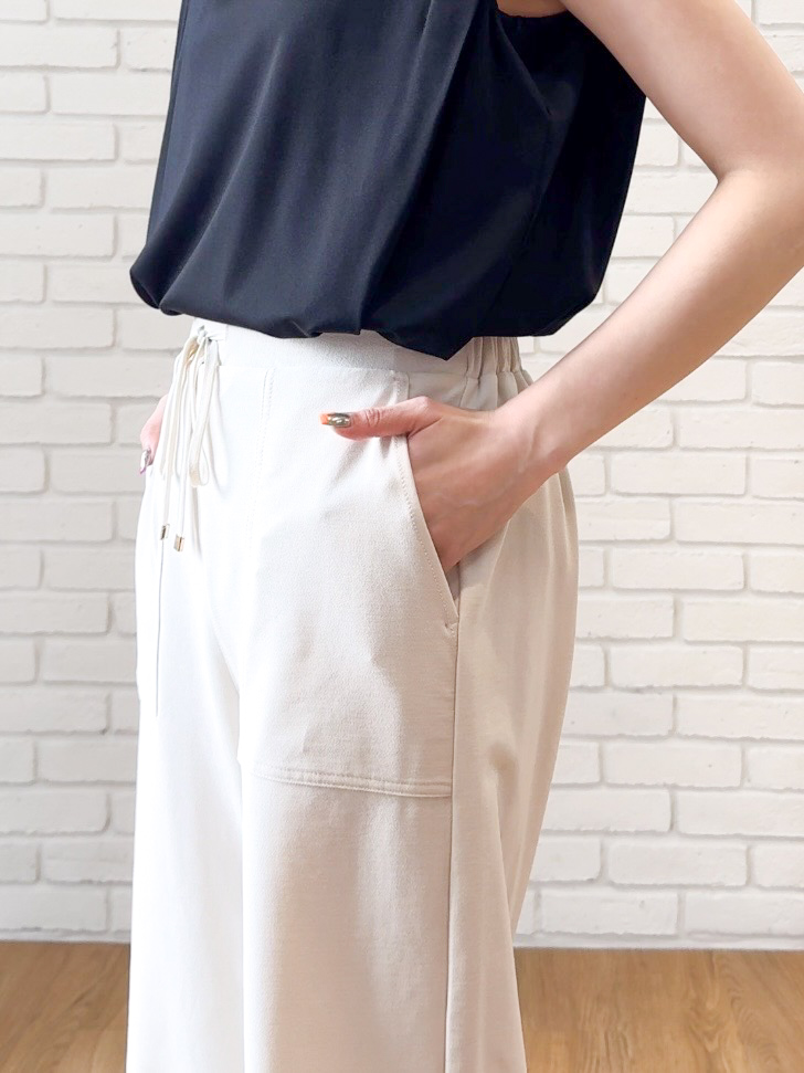 𝐜𝐡𝐢𝐤𝐚さんの「SHOO･LA･RUE｜【UVカット/接触冷感】上品に涼し気 とろみタックノースリーブトップス」を使ったコーディネート