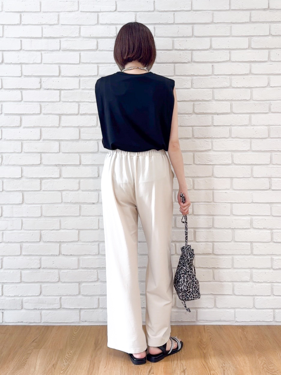 𝐜𝐡𝐢𝐤𝐚さんの「SHOO･LA･RUE｜【UVカット/接触冷感】上品に涼し気 とろみタックノースリーブトップス」を使ったコーディネート