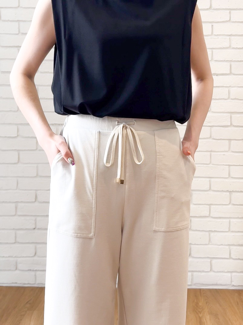 𝐜𝐡𝐢𝐤𝐚さんの「SHOO･LA･RUE｜【UVカット/接触冷感】上品に涼し気 とろみタックノースリーブトップス」を使ったコーディネート