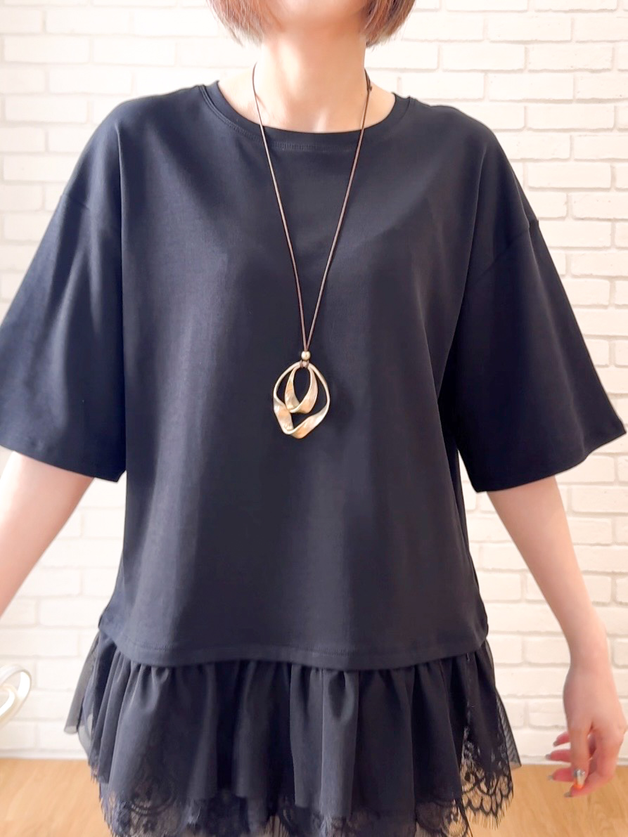 𝐜𝐡𝐢𝐤𝐚さんの「SHOO･LA･RUE｜【UV/抗菌防臭/S-LL】1枚でサマ見え 裾レースTシャツ」を使ったコーディネート