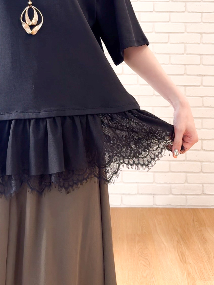𝐜𝐡𝐢𝐤𝐚さんの「SHOO･LA･RUE｜【UV/抗菌防臭/S-LL】1枚でサマ見え 裾レースTシャツ」を使ったコーディネート