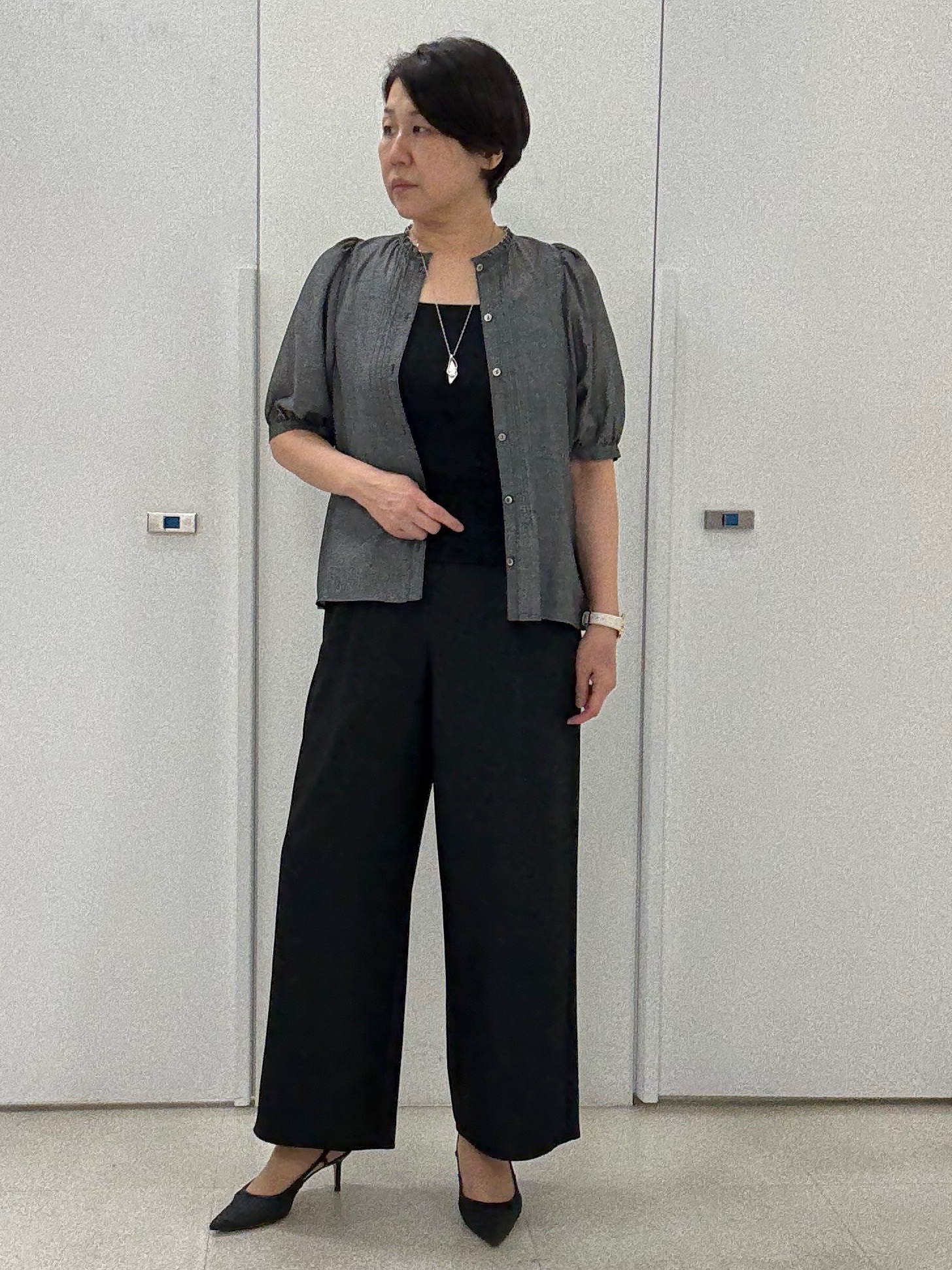 hIさんの「COUP DE CHANCE｜【手洗い可／セットアップ可】フリルネックブラウス」を使ったコーディネート