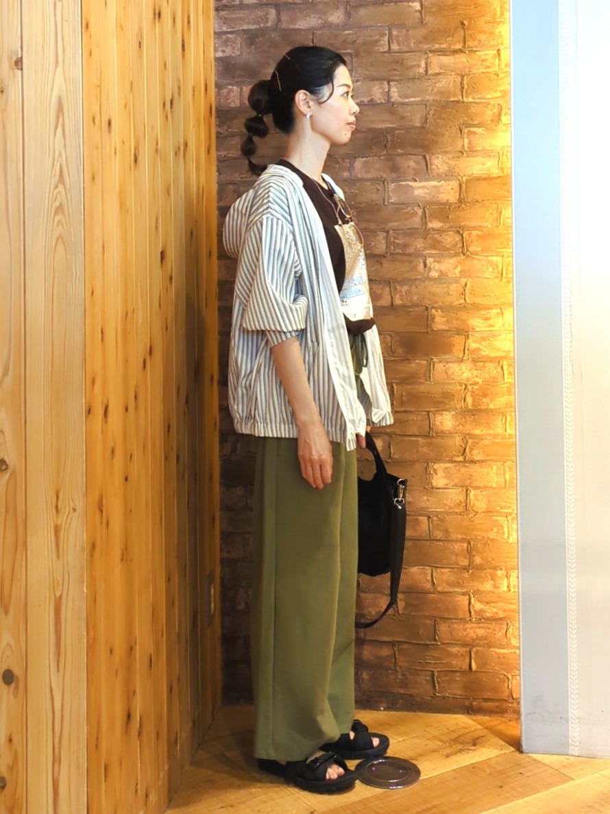 massuさんの「SHOO･LA･RUE｜【洗濯後しわになりにくい/S-LL】お顔も手の甲もしっかりカバー　日よけ・指穴付きUVパーカ」を使ったコーディネート