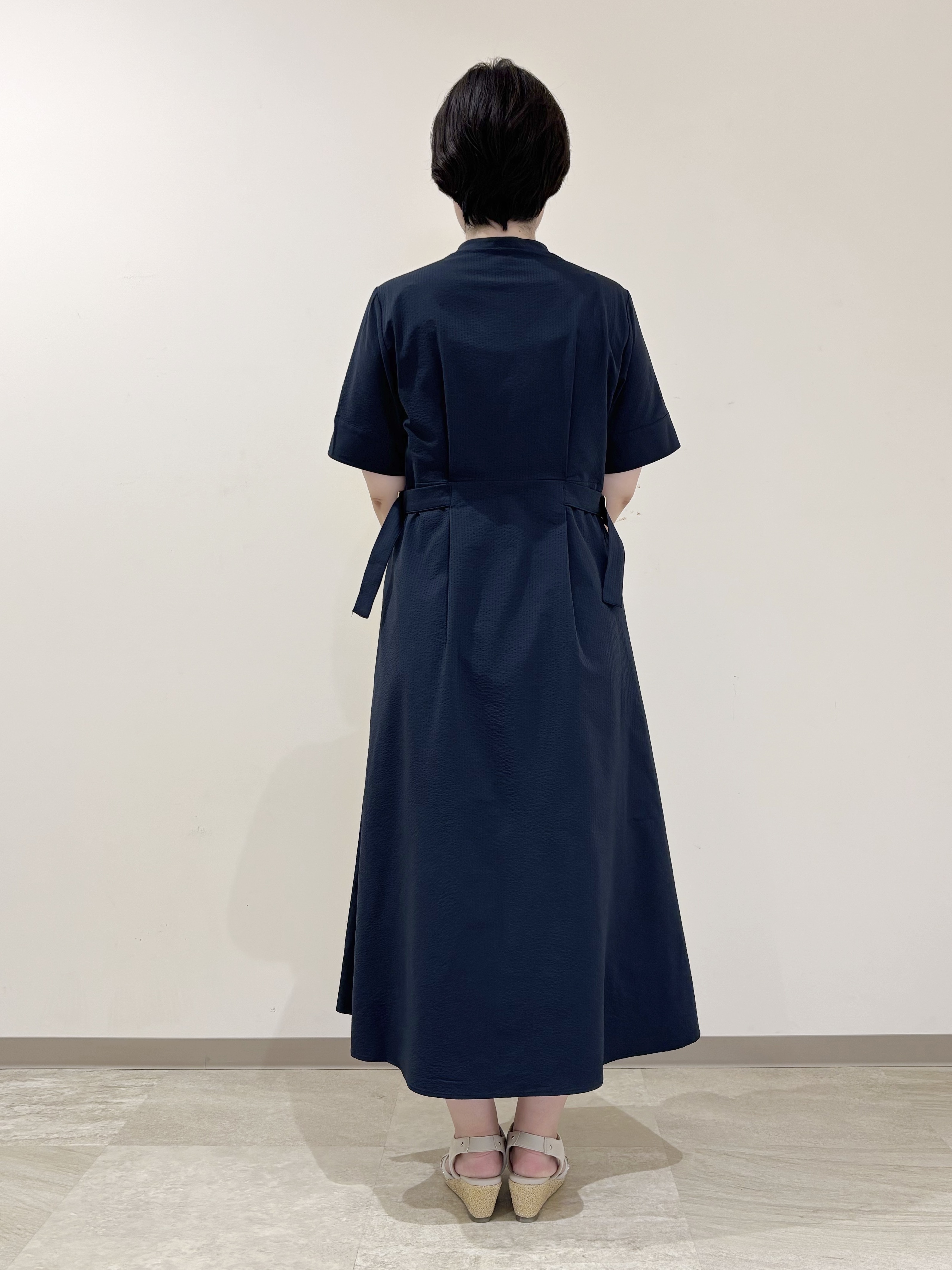 marikoさんの「grove｜【低身長さんも選べる着丈/UV・シワになりにくいetc】涼やかさも、きちんとも叶うワンピース」を使ったコーディネート