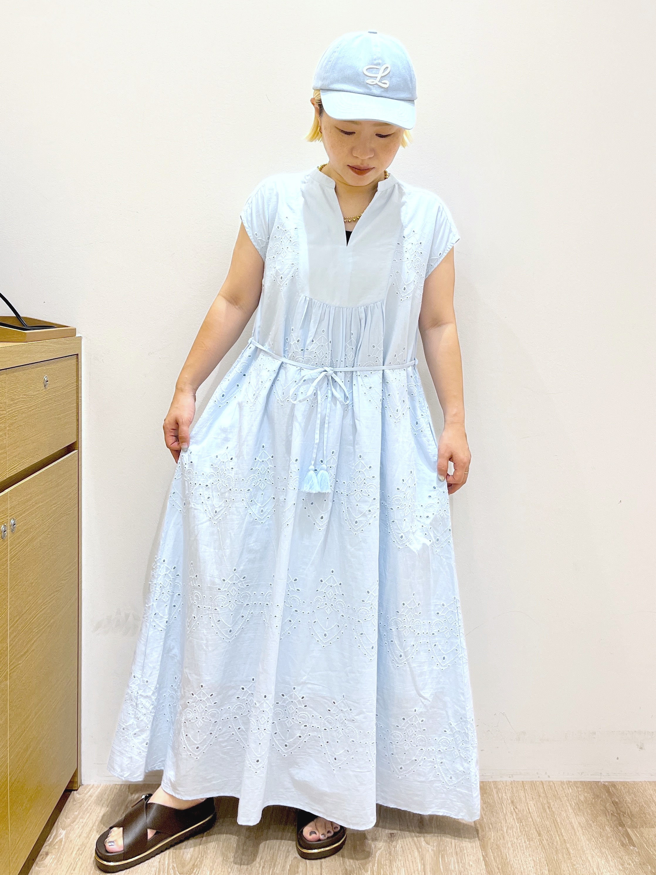 くーみーさんの「OPAQUE.CLIP｜アイレットレース刺繍ワンピース【洗える】」を使ったコーディネート