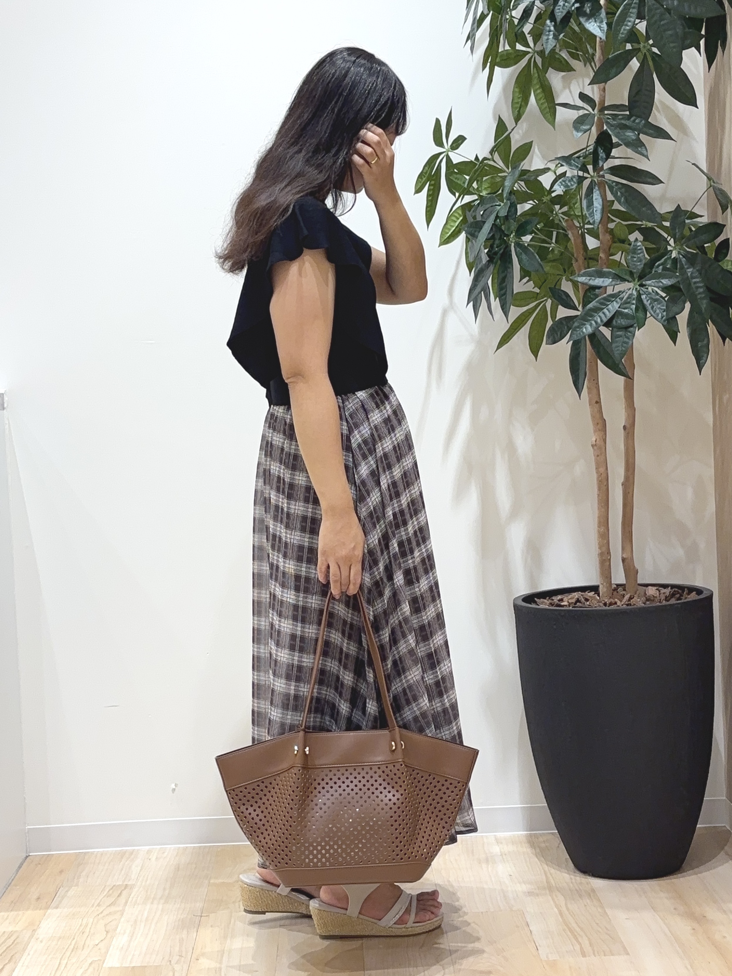 miraiさんの「grove｜【低身長さんも選べる着丈・洗濯機◎】1枚で華やか 肩フリルニットドッキングワンピース」を使ったコーディネート