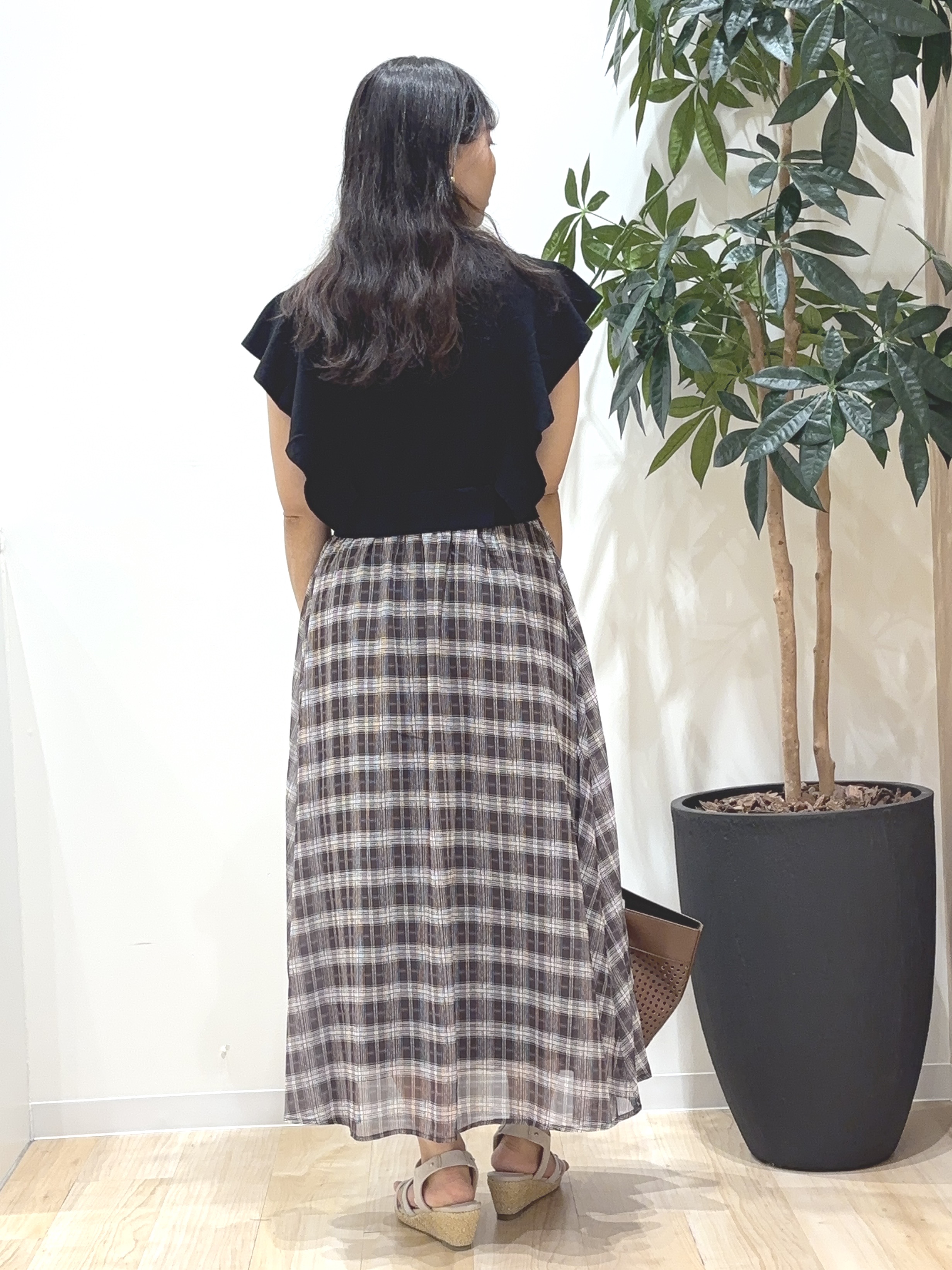 miraiさんの「grove｜【低身長さんも選べる着丈・洗濯機◎】1枚で華やか 肩フリルニットドッキングワンピース」を使ったコーディネート