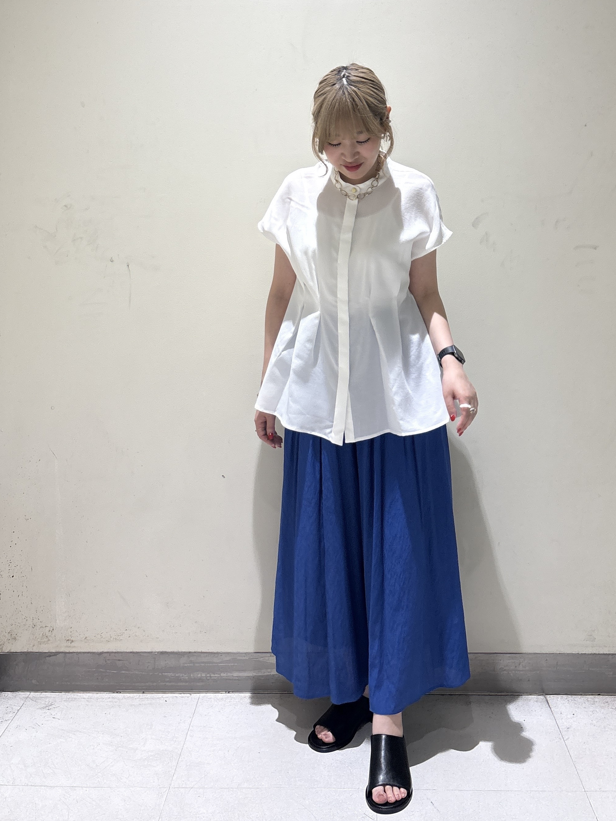 みきちぃさんの「OPAQUE.CLIP｜【接触冷感／吸水速乾】リネンライク タックフレンチスリーブブラウス《洗濯機OK》」を使ったコーディネート