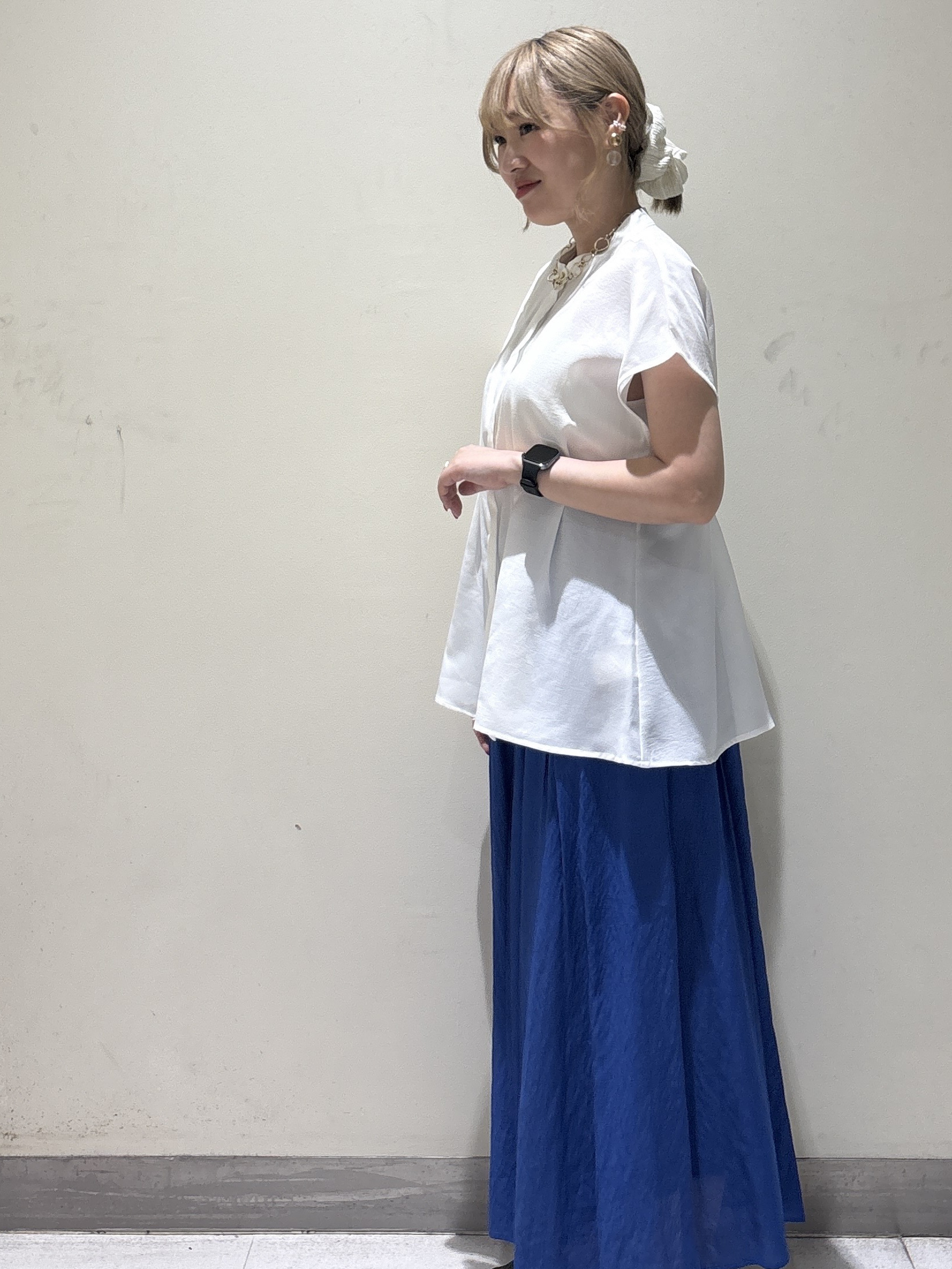 みきちぃさんの「OPAQUE.CLIP｜【接触冷感／吸水速乾】リネンライク タックフレンチスリーブブラウス《洗濯機OK》」を使ったコーディネート
