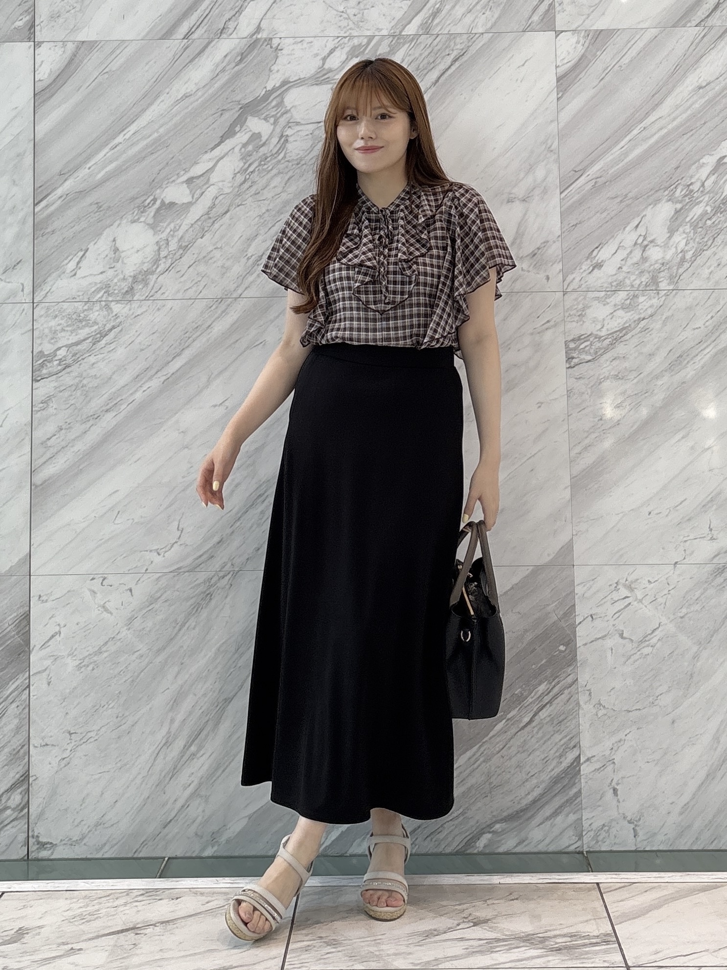 sayaさんの「grove｜1枚で着映えが叶う チェックラッフルフリルブラウス」を使ったコーディネート
