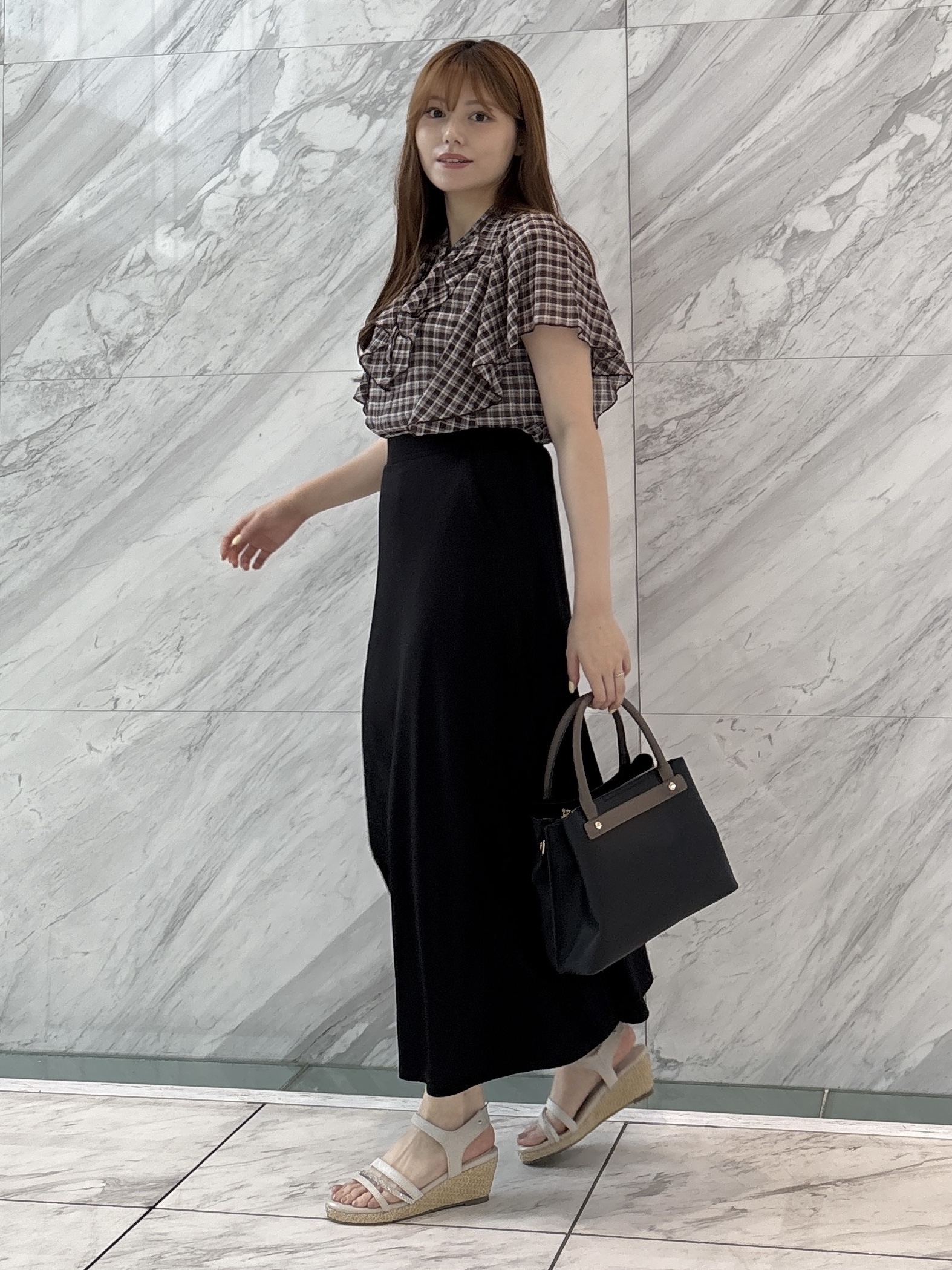 sayaさんの「grove｜1枚で着映えが叶う チェックラッフルフリルブラウス」を使ったコーディネート