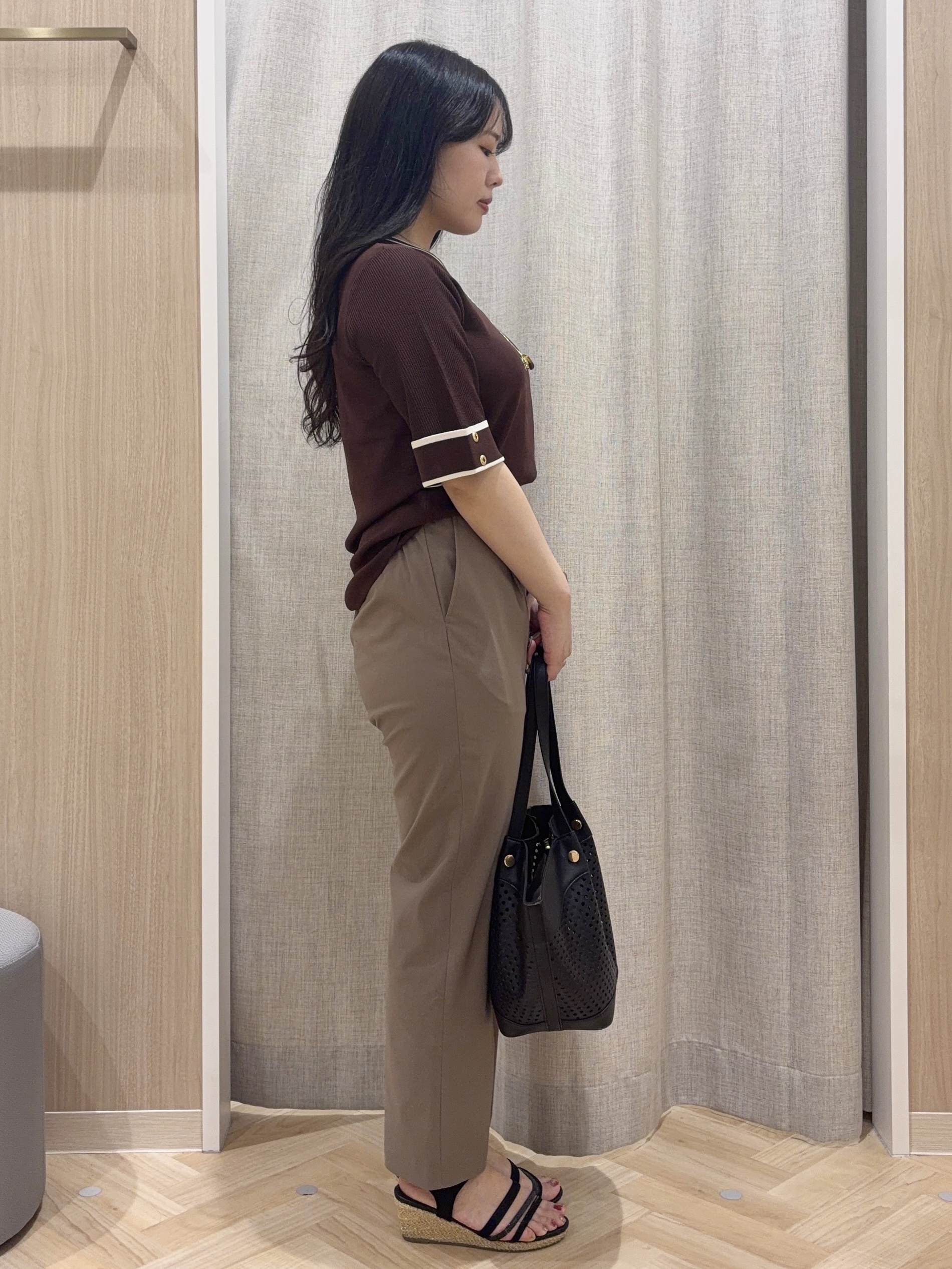 minamiさんの「grove｜新色追加！【シリーズ累計36万枚/名品ニット】やわらかドライタッチ 袖メッシュ編みニット」を使ったコーディネート