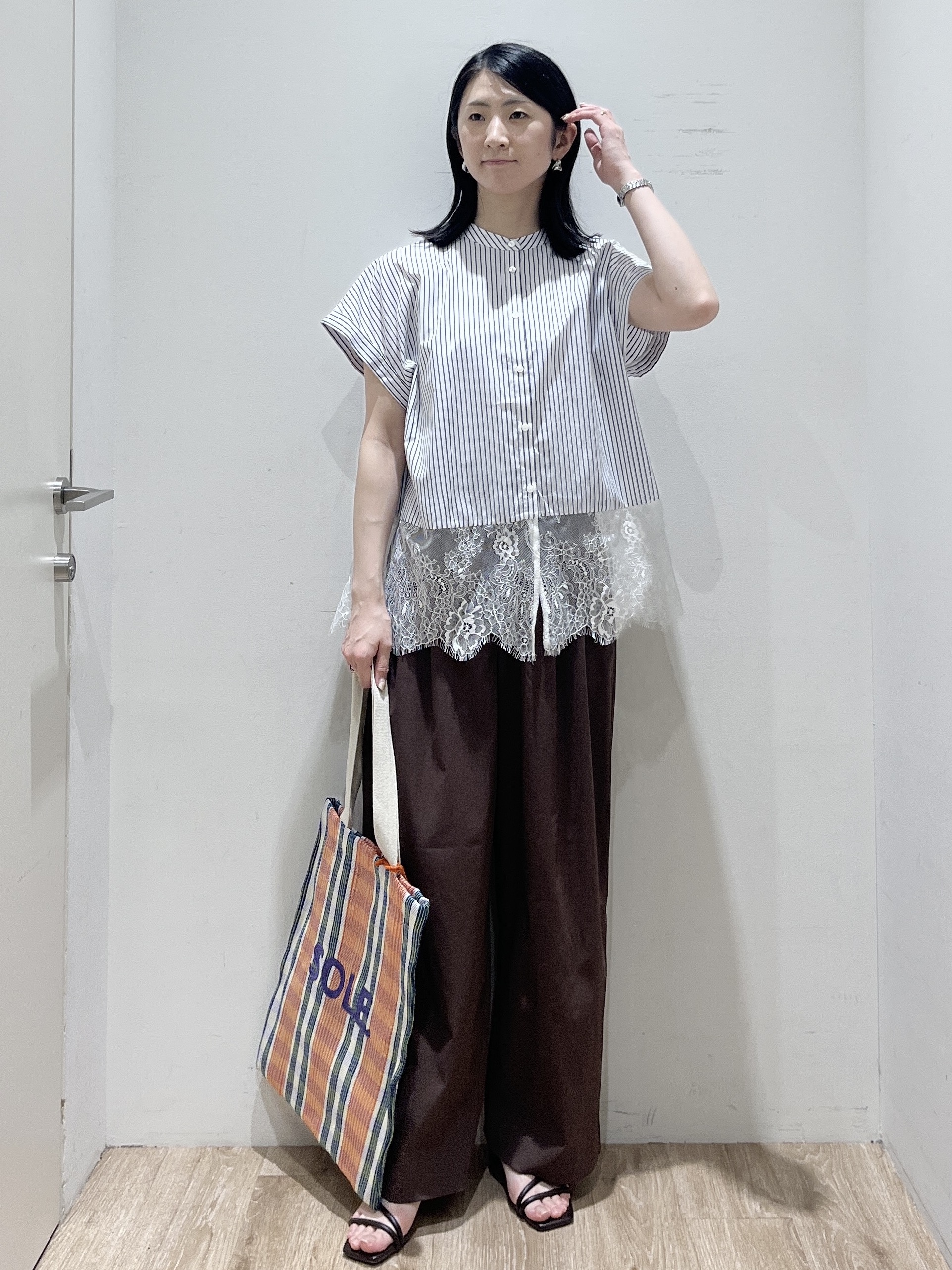 momokoさんの「OPAQUE.CLIP｜裾レースフレンチスリーブブラウス【洗濯機OK】」を使ったコーディネート
