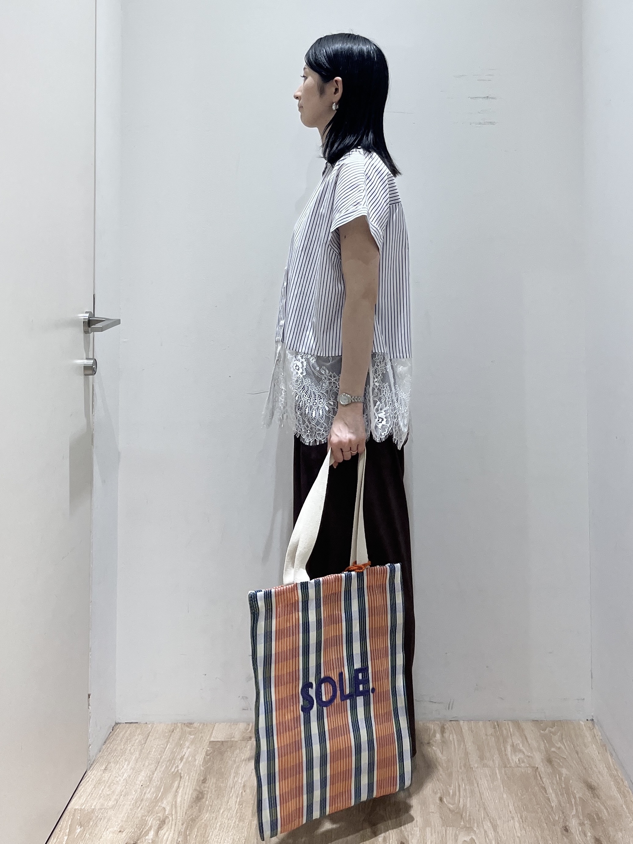 momokoさんの「OPAQUE.CLIP｜裾レースフレンチスリーブブラウス【洗濯機OK】」を使ったコーディネート