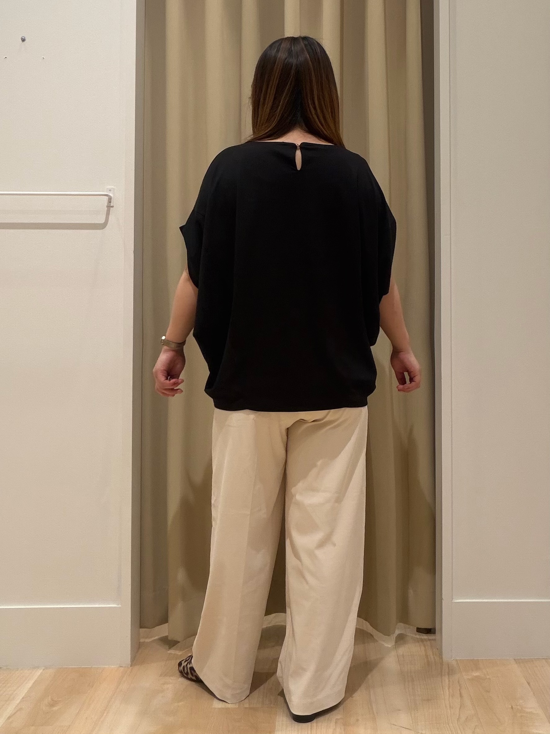 たまさんの「grove｜【持続冷感・体型カバー】サテンパイピングドルマンカットソー」を使ったコーディネート