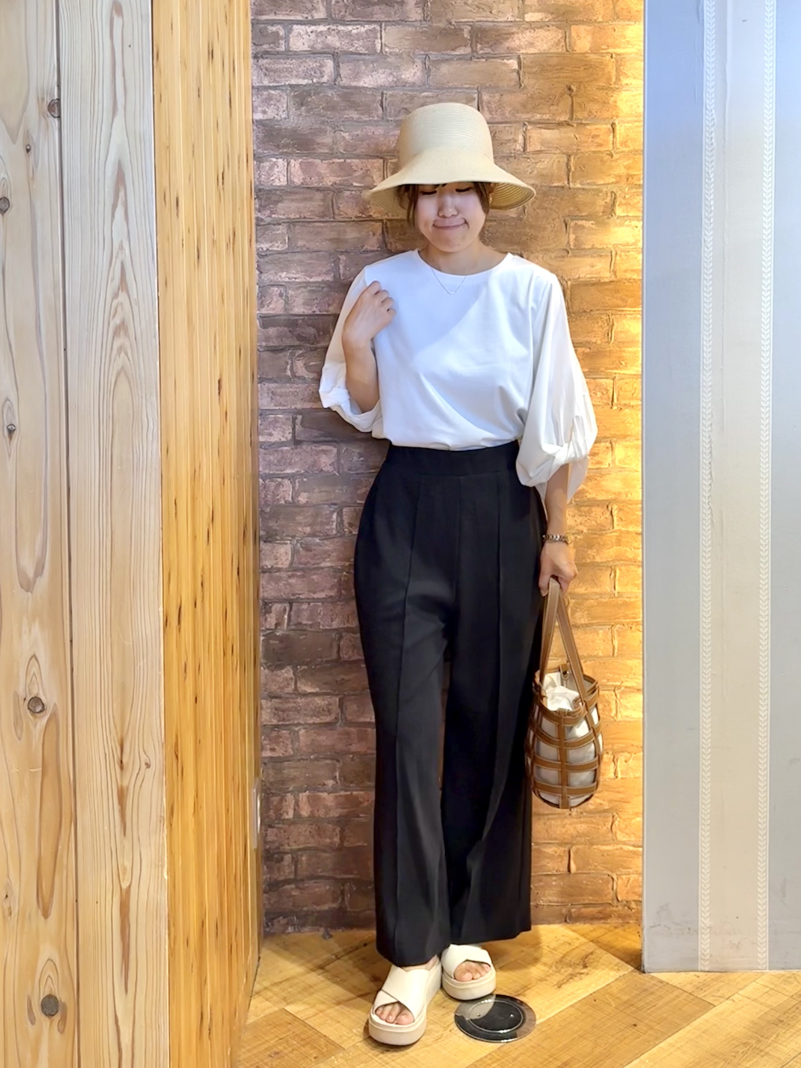 mieさんの「SHOO･LA･RUE｜【S-LL/洗濯機可/二の腕カバー】楽に上品見え ツイストスリーブトップス」を使ったコーディネート