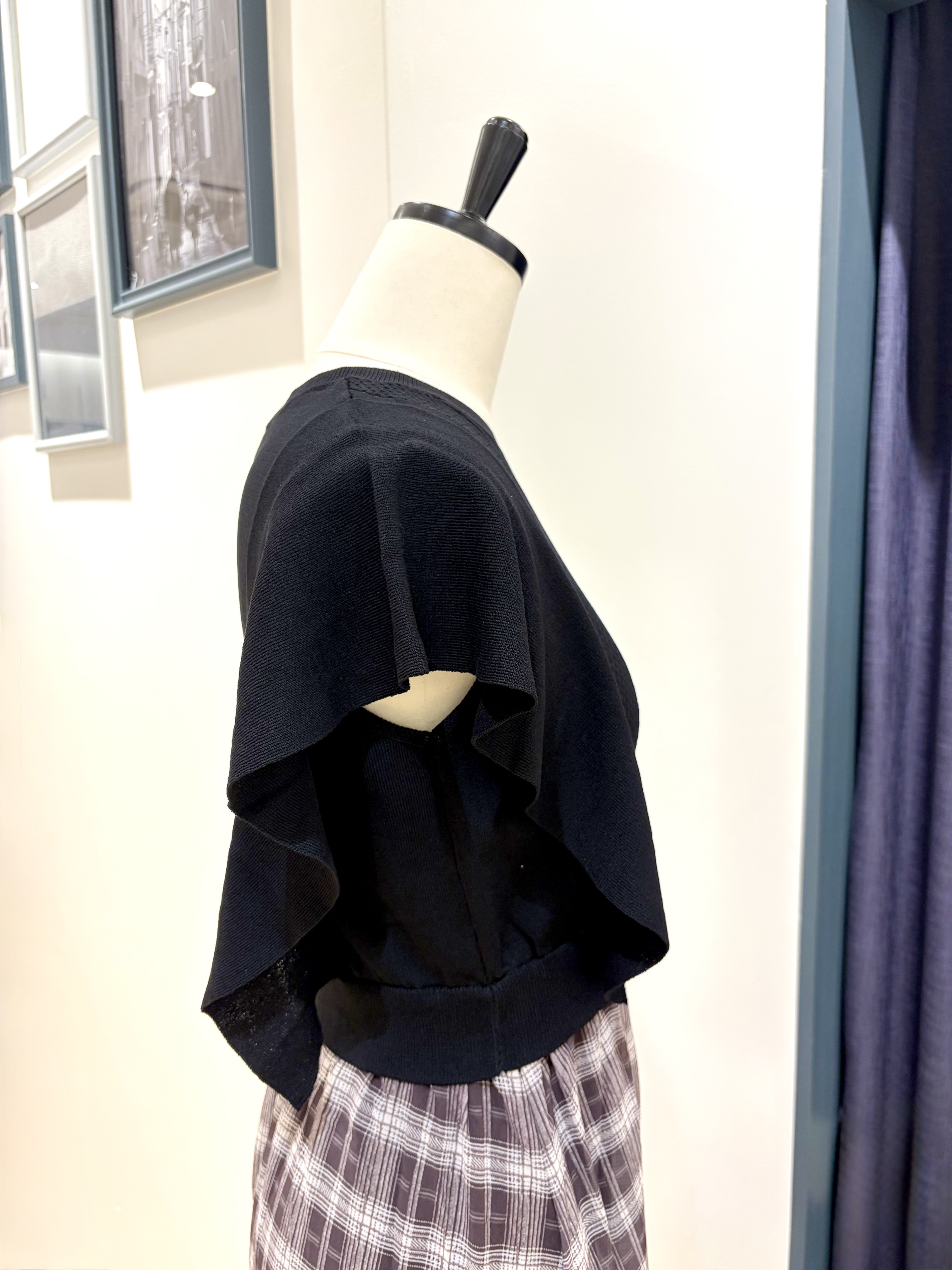 kikiさんの「grove｜【低身長さんも選べる着丈・洗濯機◎】1枚で華やか 肩フリルニットドッキングワンピース」を使ったコーディネート