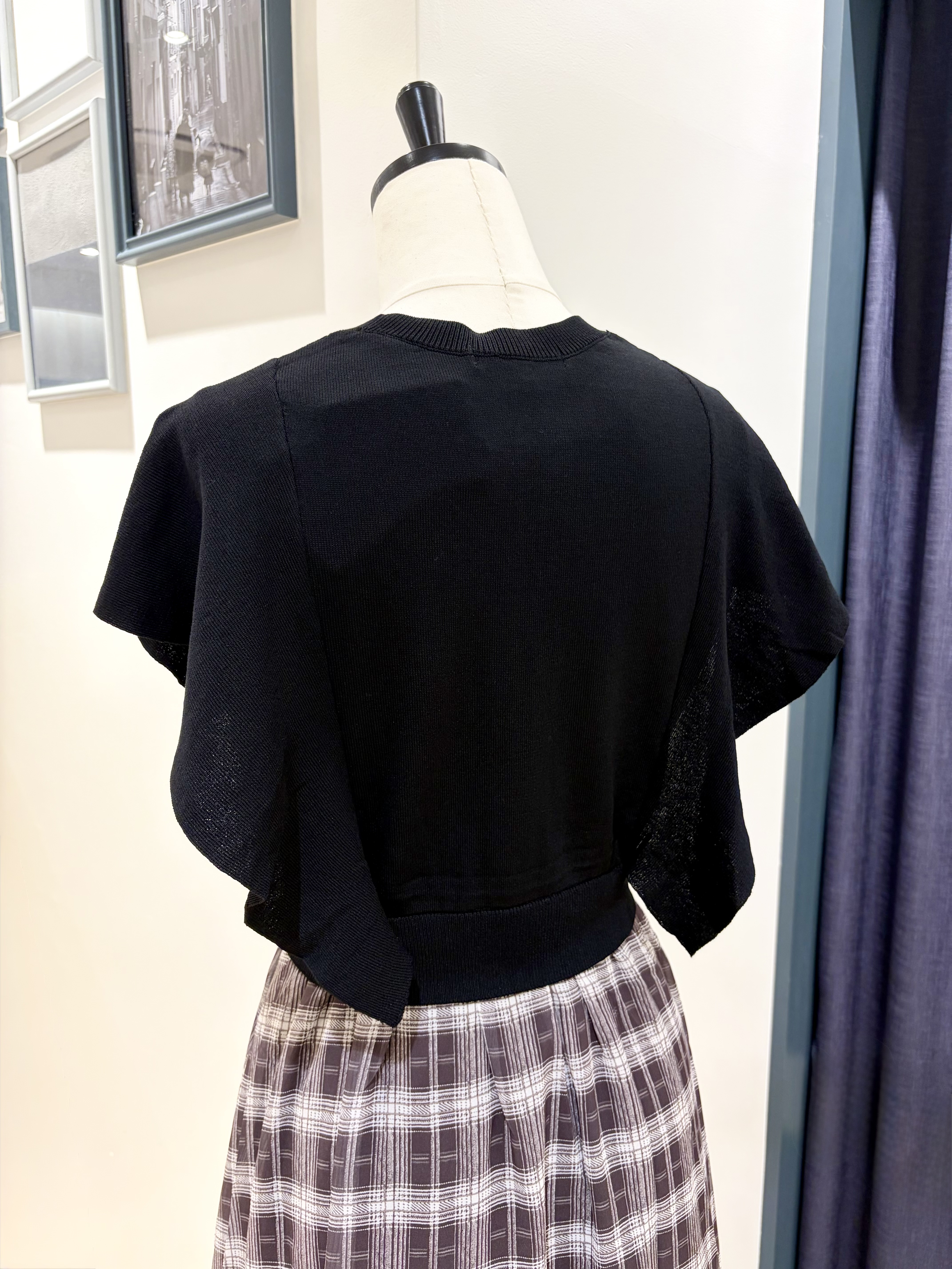 kikiさんの「grove｜【低身長さんも選べる着丈・洗濯機◎】1枚で華やか 肩フリルニットドッキングワンピース」を使ったコーディネート