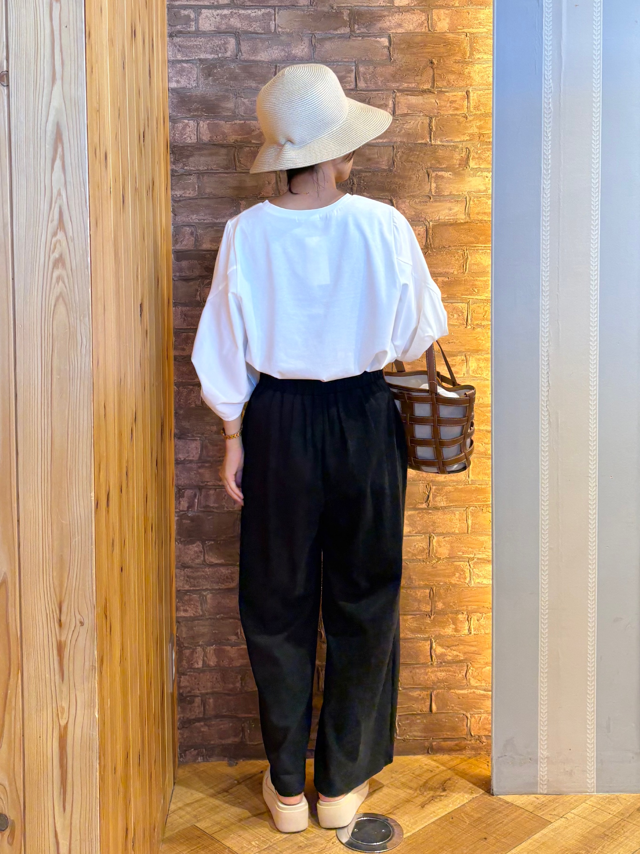 mieさんの「SHOO･LA･RUE｜【S-LL/洗濯機可/二の腕カバー】楽に上品見え ツイストスリーブトップス」を使ったコーディネート