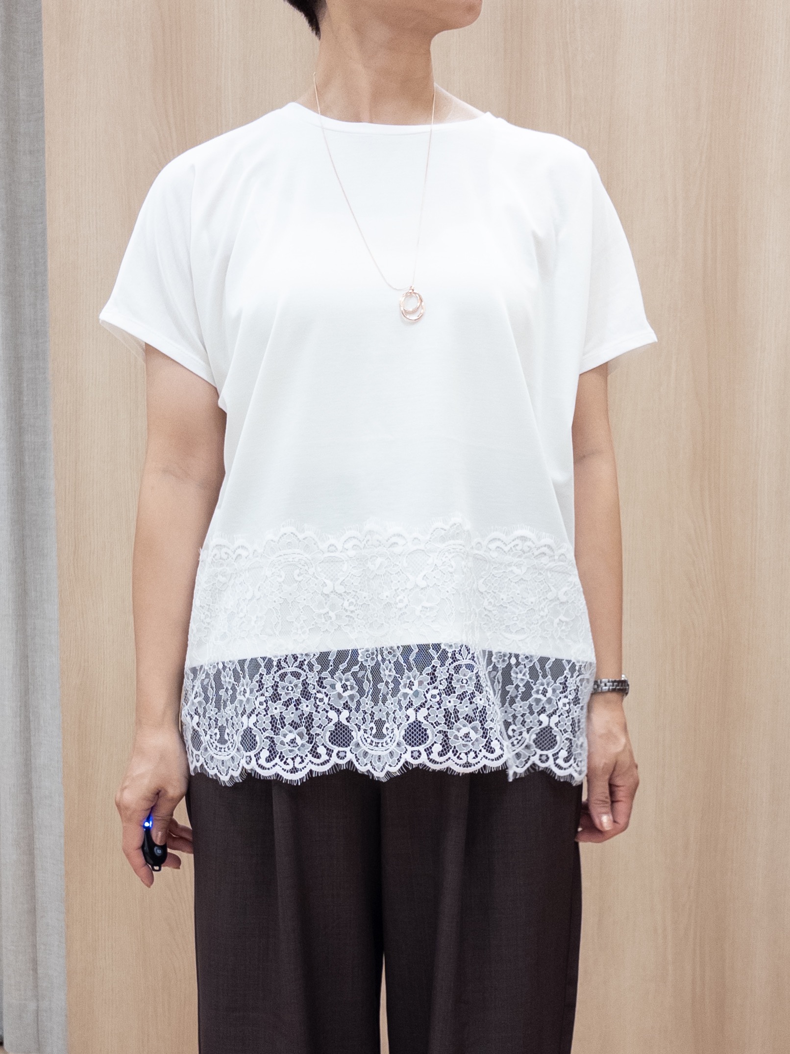 シュウコさんの「grove｜【UVカット・洗濯機◎】Tシャツ感覚で着られるコットン混ニット」を使ったコーディネート