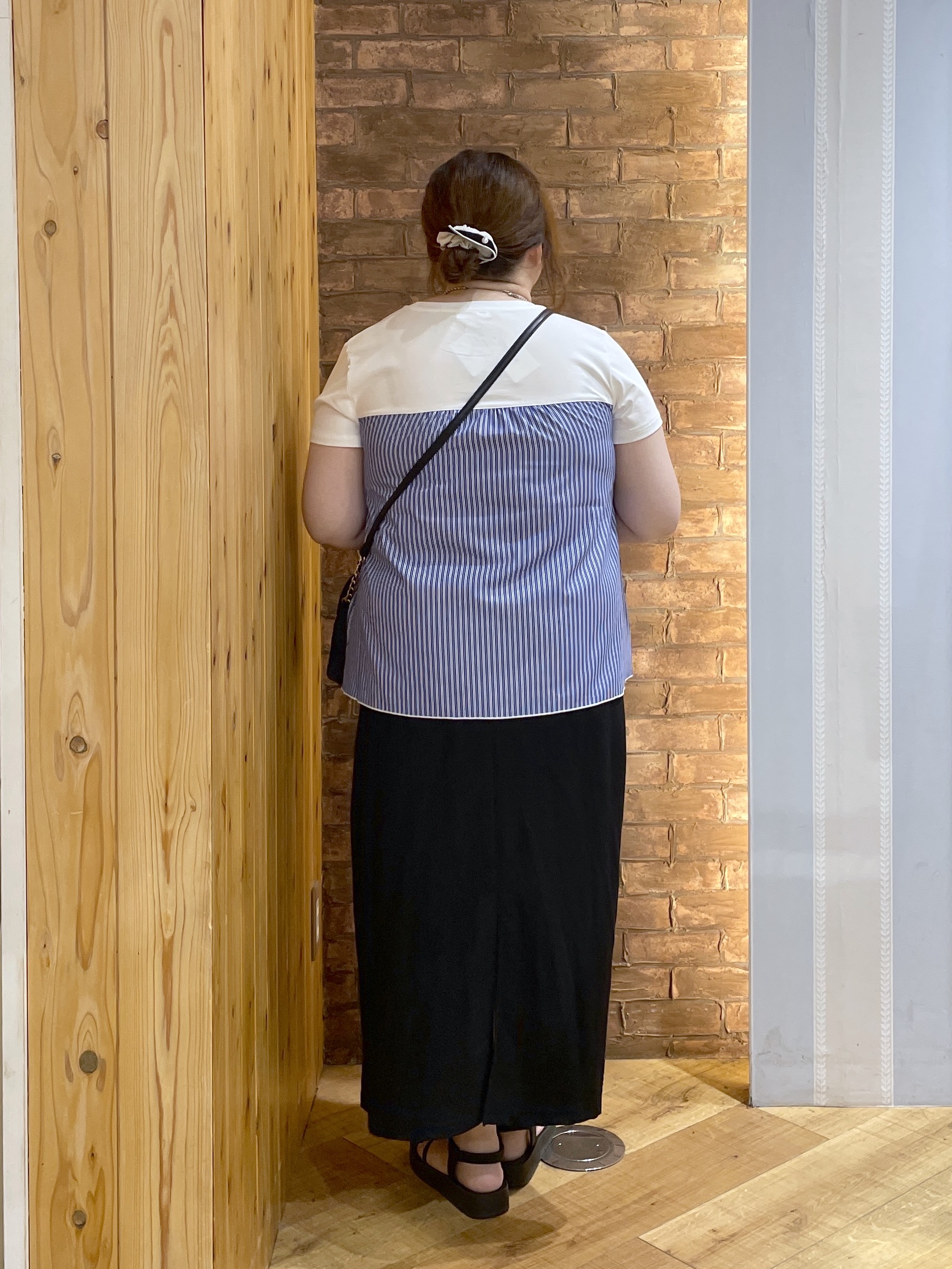 Risaさんの「SHOO･LA･RUE｜【S-LL/洗濯機可/体型カバー】インせずサマ見え ビスチェ風異素材ドッキングTシャツ」を使ったコーディネート