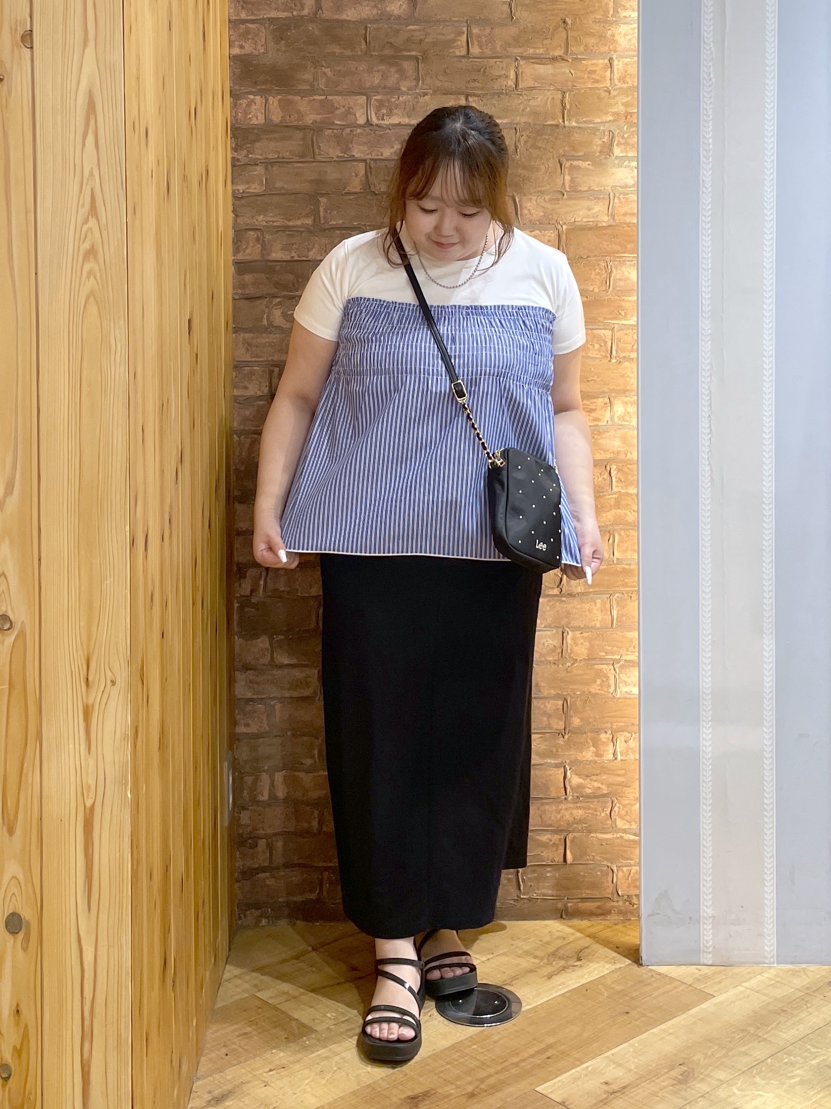 Risaさんの「SHOO･LA･RUE｜【S-LL/洗濯機可/体型カバー】インせずサマ見え ビスチェ風異素材ドッキングTシャツ」を使ったコーディネート