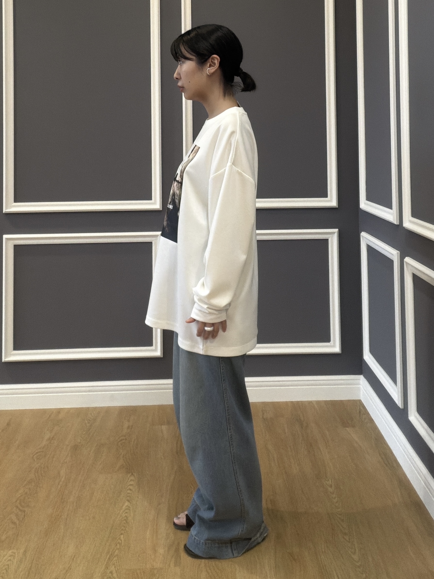 abeさんの「tk.TAKEO KIKUCHI｜アートグラフィック ブラシ刺繍長袖Tシャツ」を使ったコーディネート