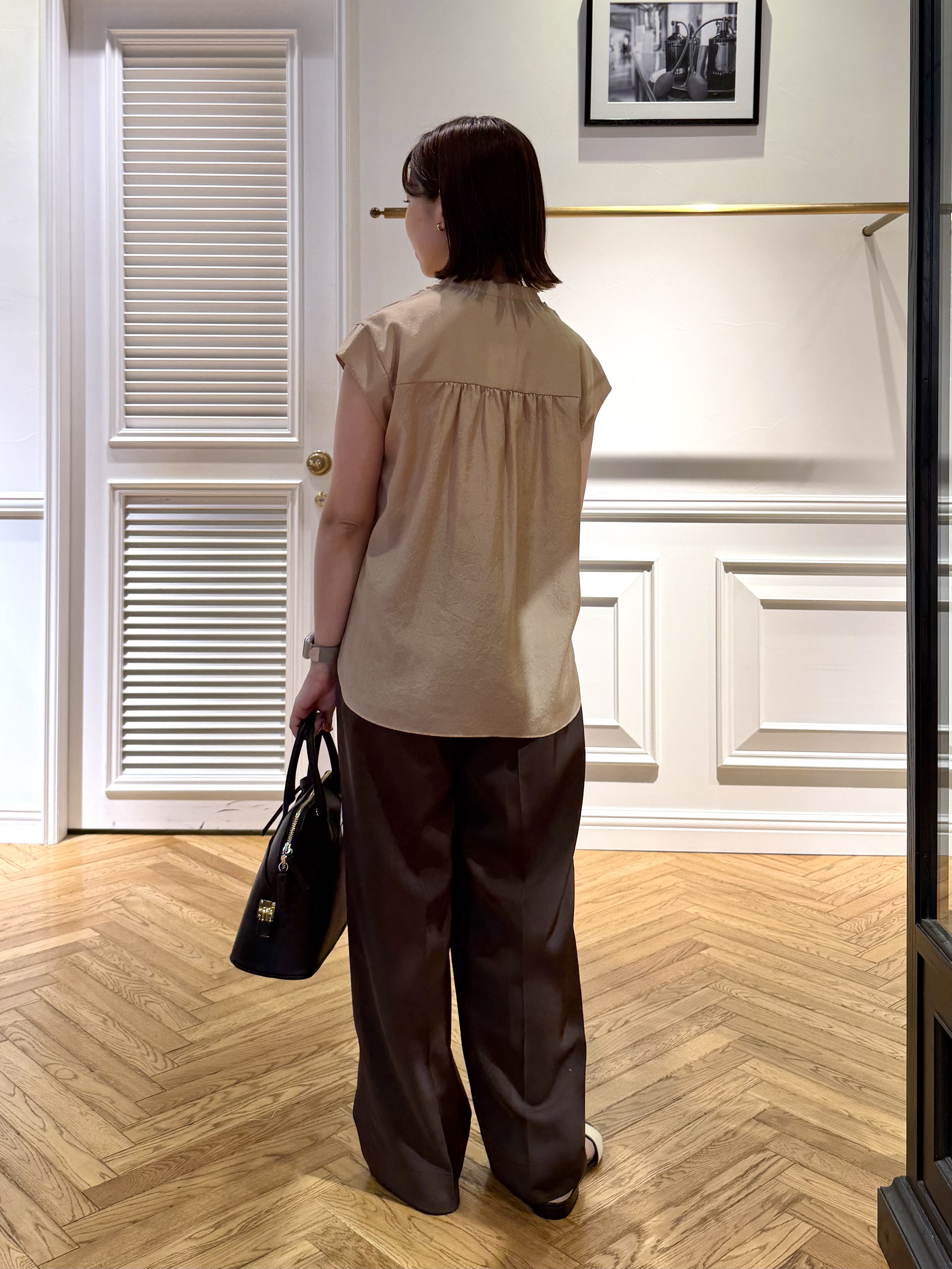 つじ まこさんの「DRESSTERIOR｜フレンチスリーブ　フリルブラウス」を使ったコーディネート