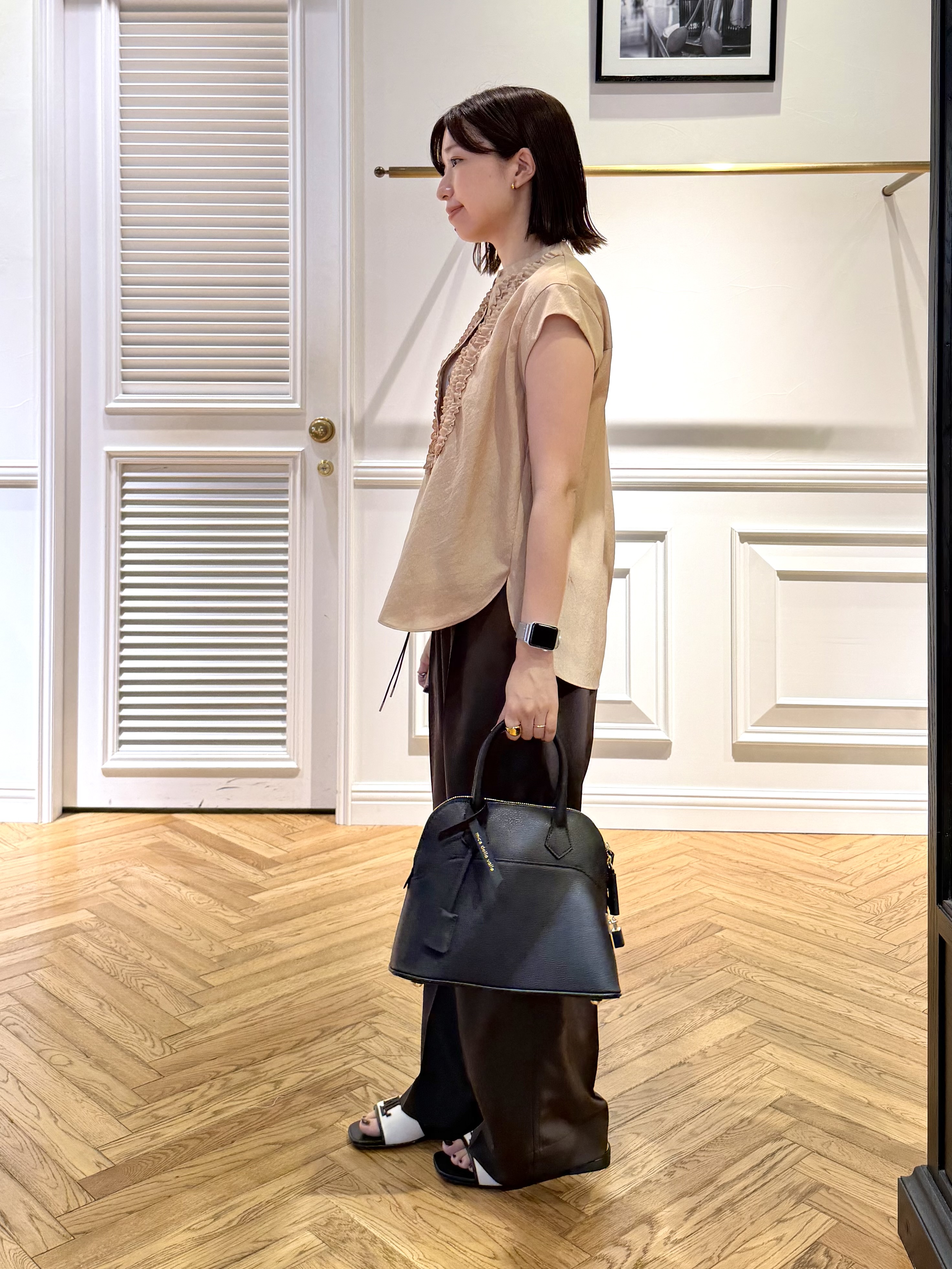 つじ まこさんの「DRESSTERIOR｜フレンチスリーブ　フリルブラウス」を使ったコーディネート