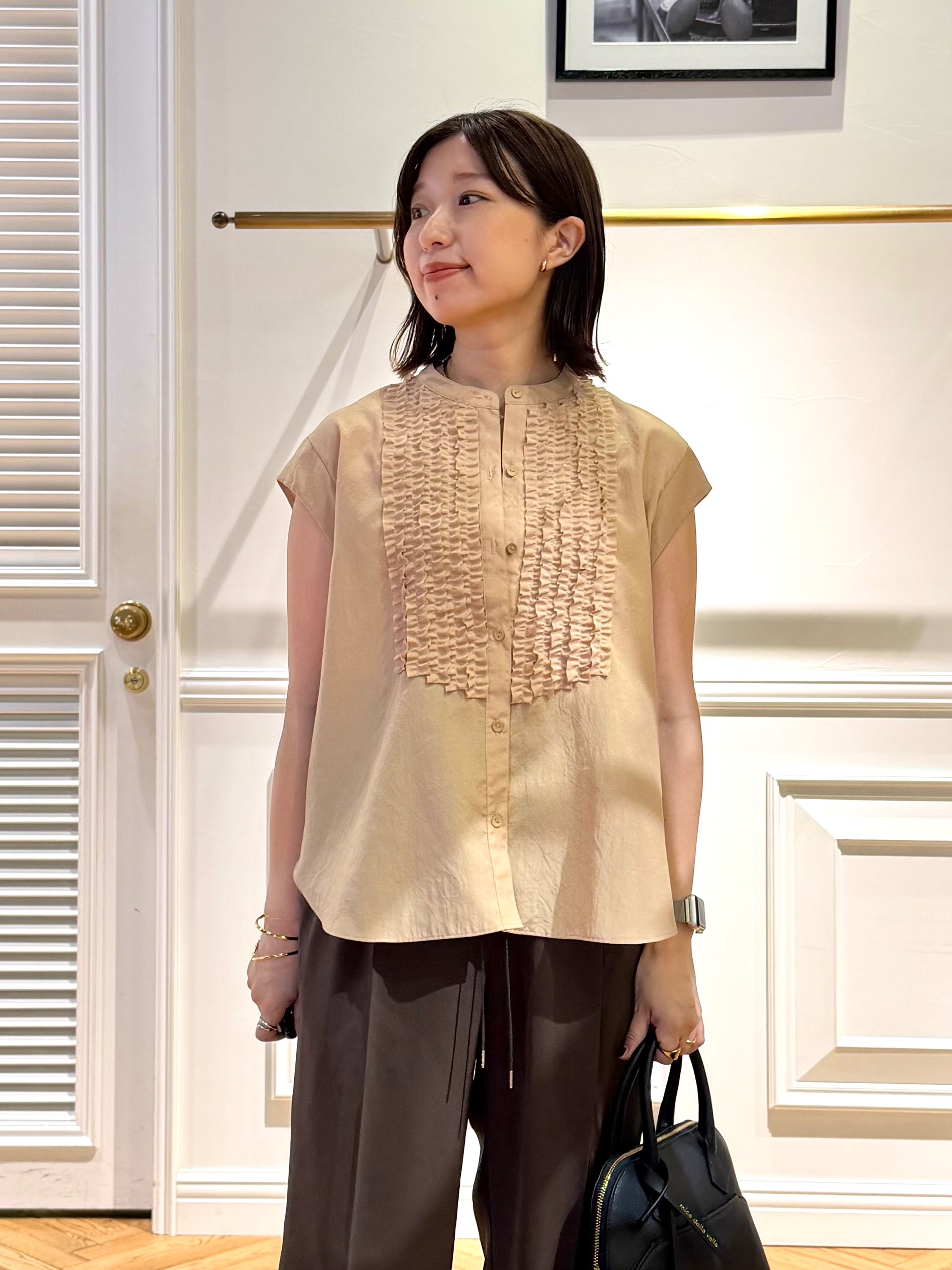 つじ まこさんの「DRESSTERIOR｜フレンチスリーブ　フリルブラウス」を使ったコーディネート