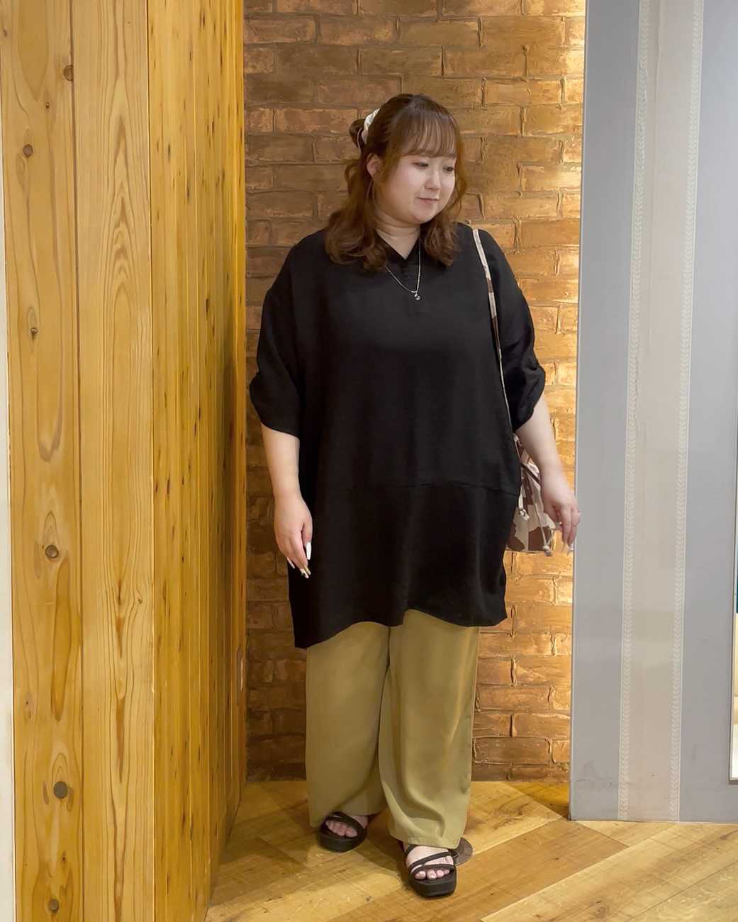 Risaさんの「SHOO･LA･RUE｜【S-LL/洗濯後しわになりにくい】ゆるっと体型カバー 7分袖コクーンチュニック」を使ったコーディネート