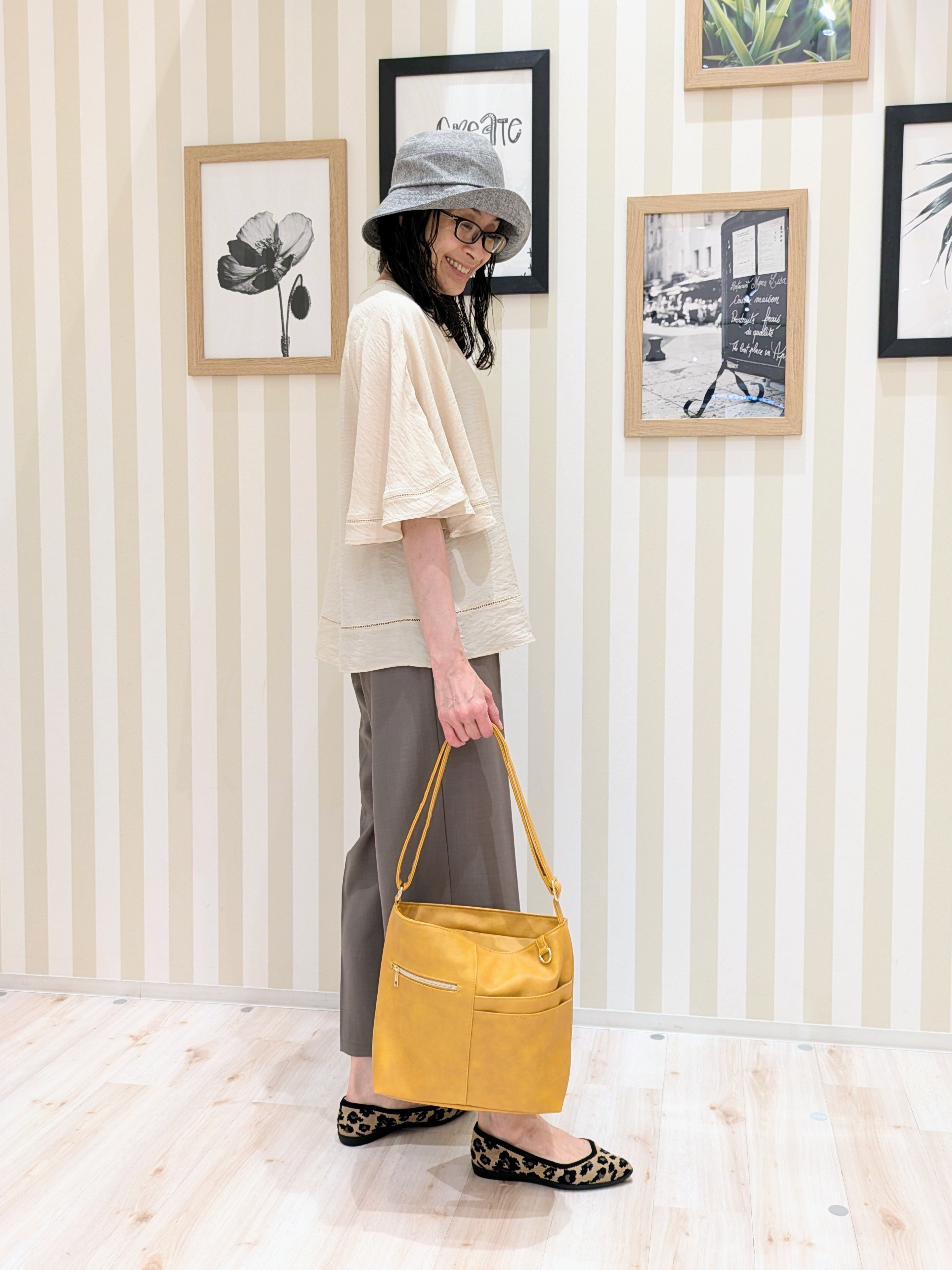 Mikiさんの「SHOO･LA･RUE｜【S-LL/洗濯機可/体型カバー】はしごレースがポイント スラブポンチョ風ブラウス」を使ったコーディネート