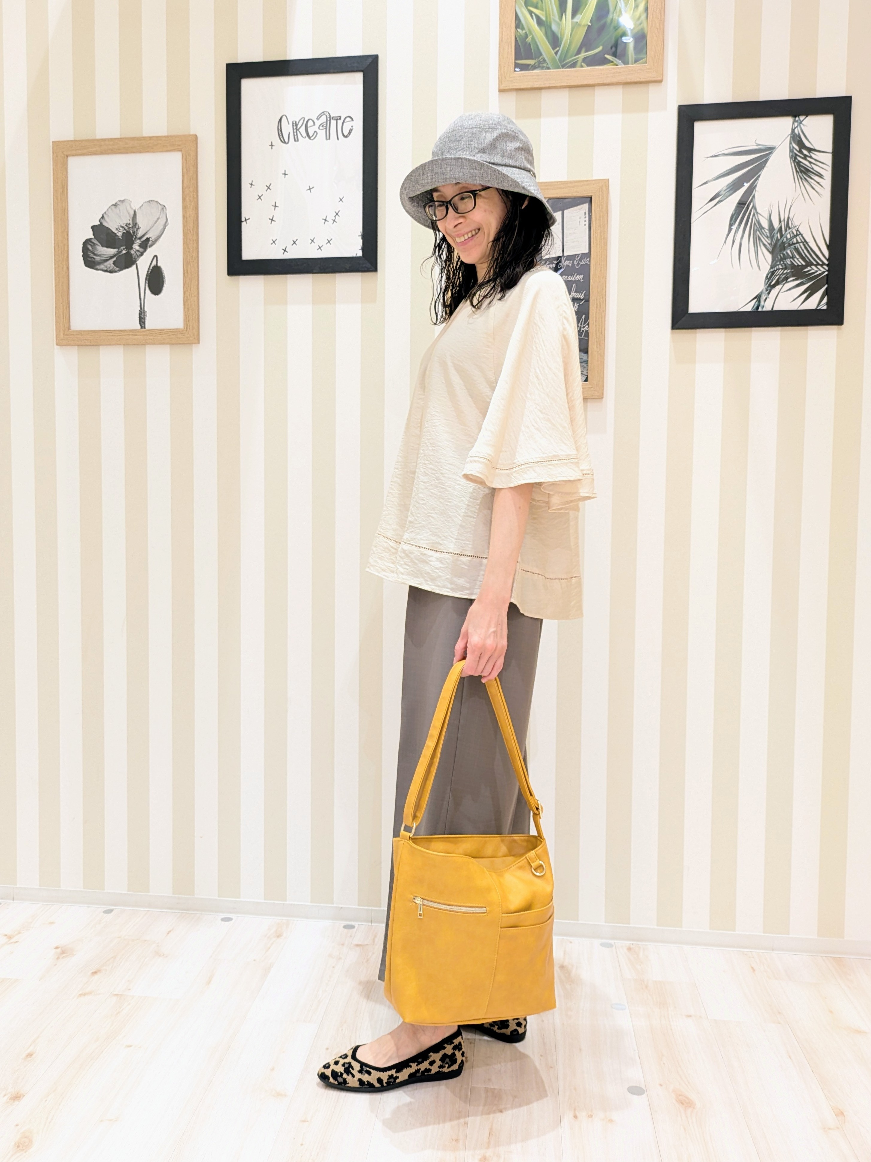 Mikiさんの「SHOO･LA･RUE｜【S-LL/洗濯機可/体型カバー】はしごレースがポイント スラブポンチョ風ブラウス」を使ったコーディネート