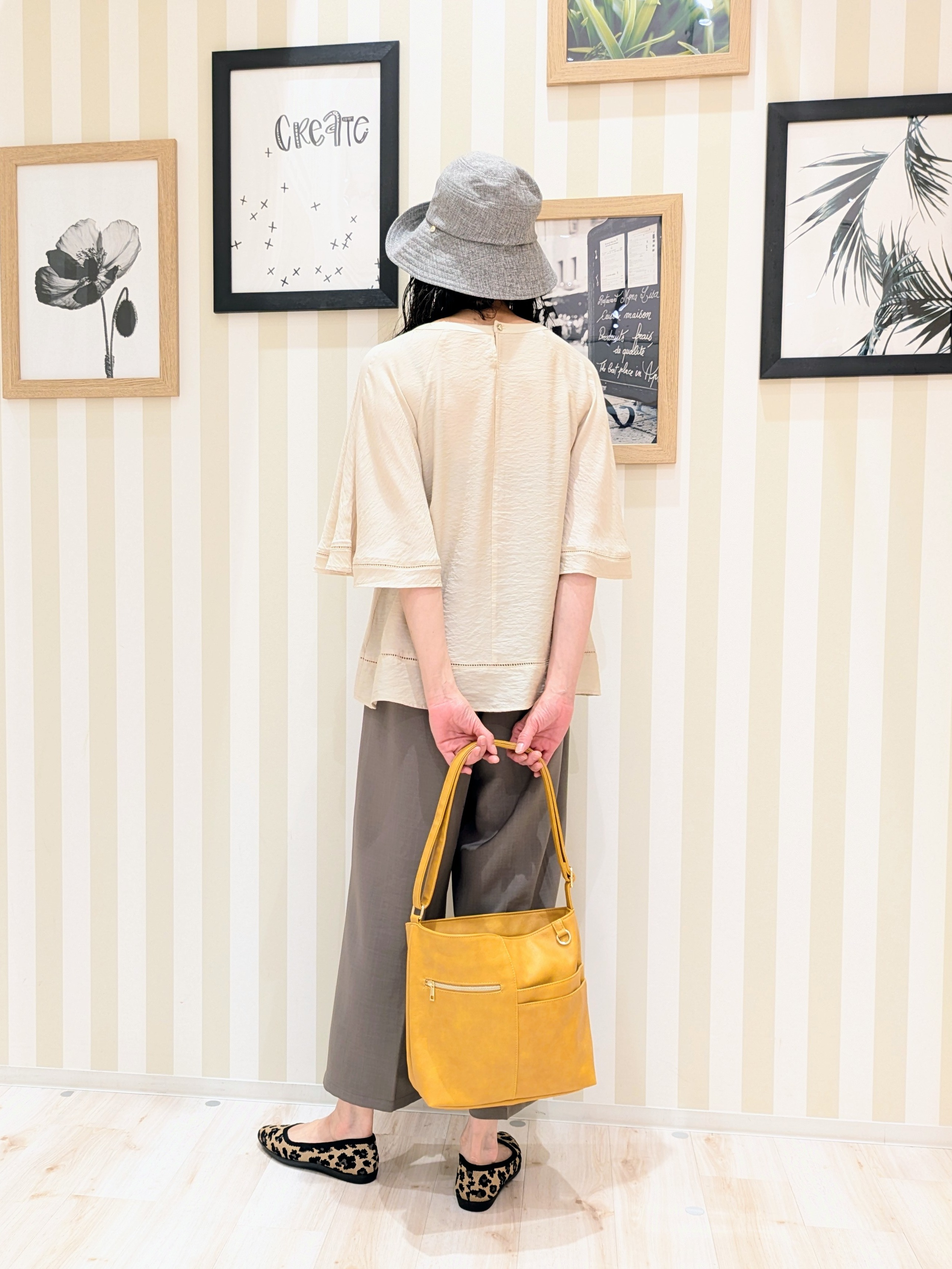 Mikiさんの「SHOO･LA･RUE｜【S-LL/洗濯機可/体型カバー】はしごレースがポイント スラブポンチョ風ブラウス」を使ったコーディネート