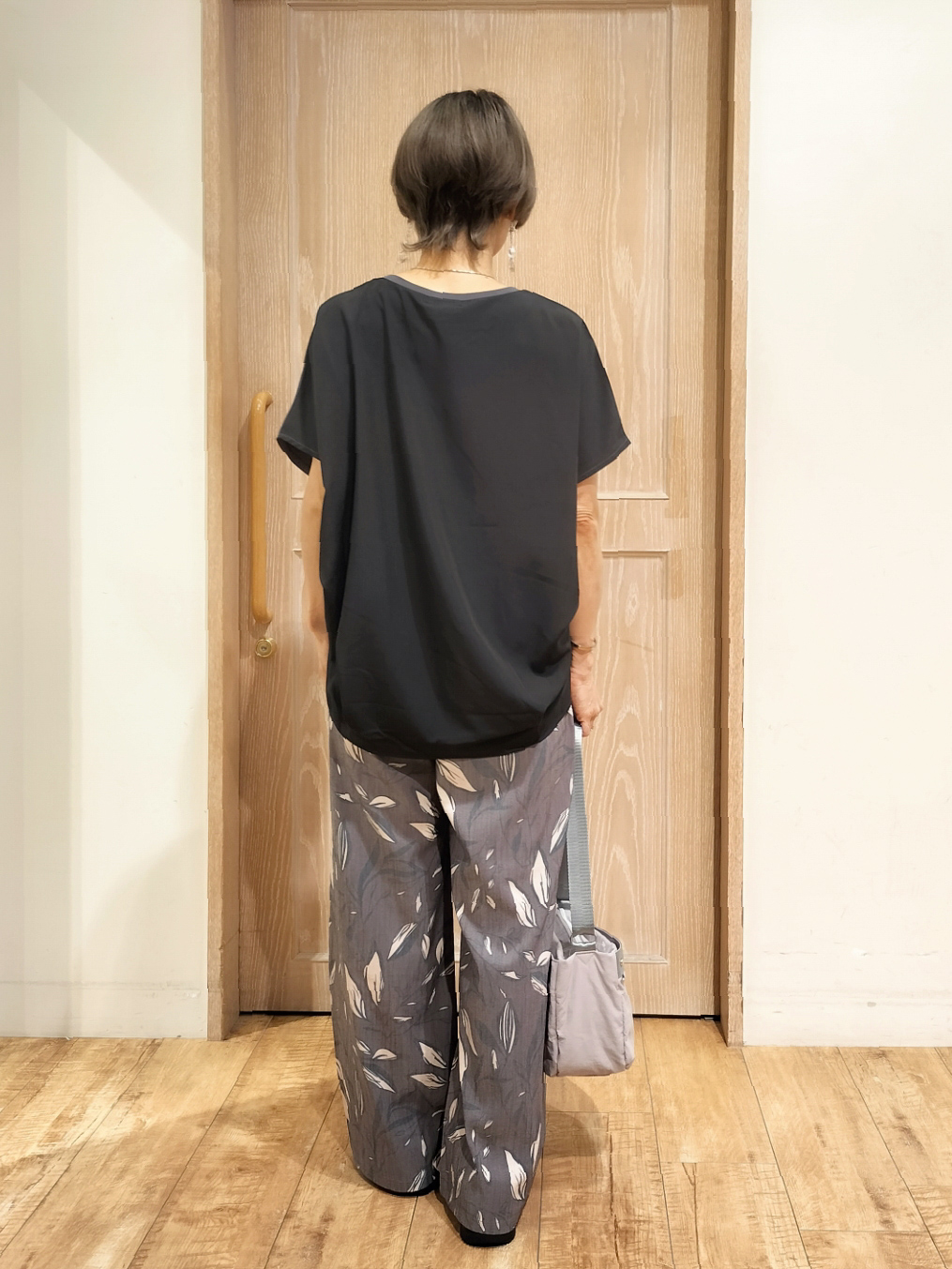 YUKIさんの「SHOO･LA･RUE｜【UV/抗菌防臭/洗濯機可】ヒップまわりを自然にカバー 異素材ドッキング 裾タックトップス」を使ったコーディネート