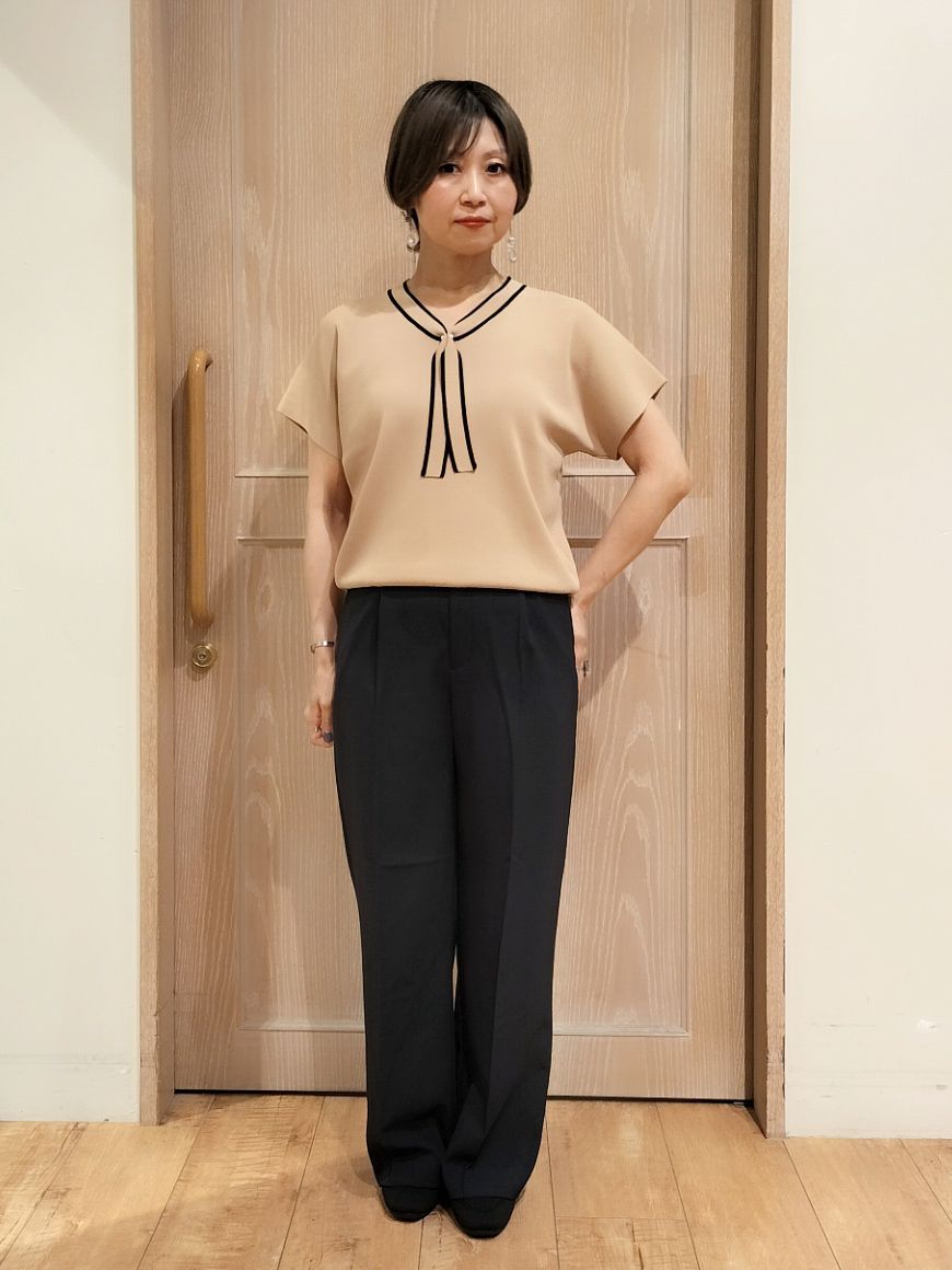YUKIさんの「SHOO･LA･RUE｜【高レビュー/毎日洗える/UV】二の腕も隠せる 配色ボウタイニット」を使ったコーディネート