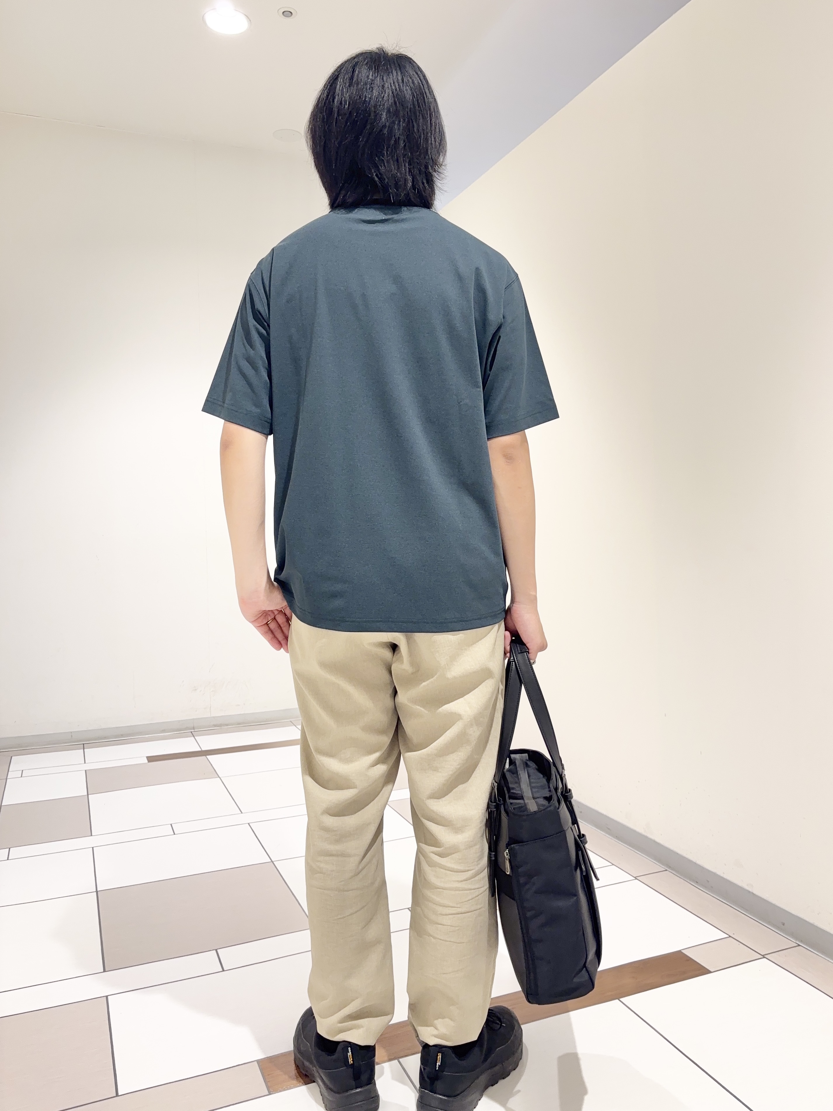 及川さんの「TAKEO KIKUCHI｜【汗染み軽減/接触冷感】フェイクレイヤード ワンポイント刺繍Ｔシャツ」を使ったコーディネート